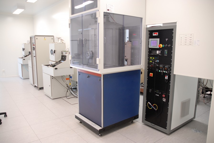 Set of coating deposition machines by evaporation at LAAS 0487