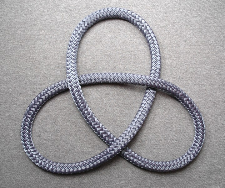 Trefoil-knot-left-handed