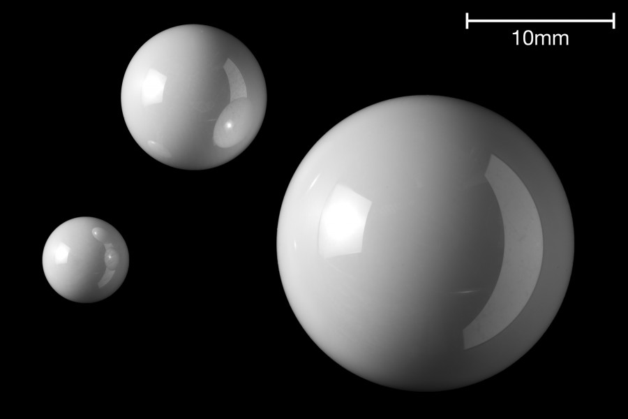 Zirconium dioxide ZrO2 bearing balls