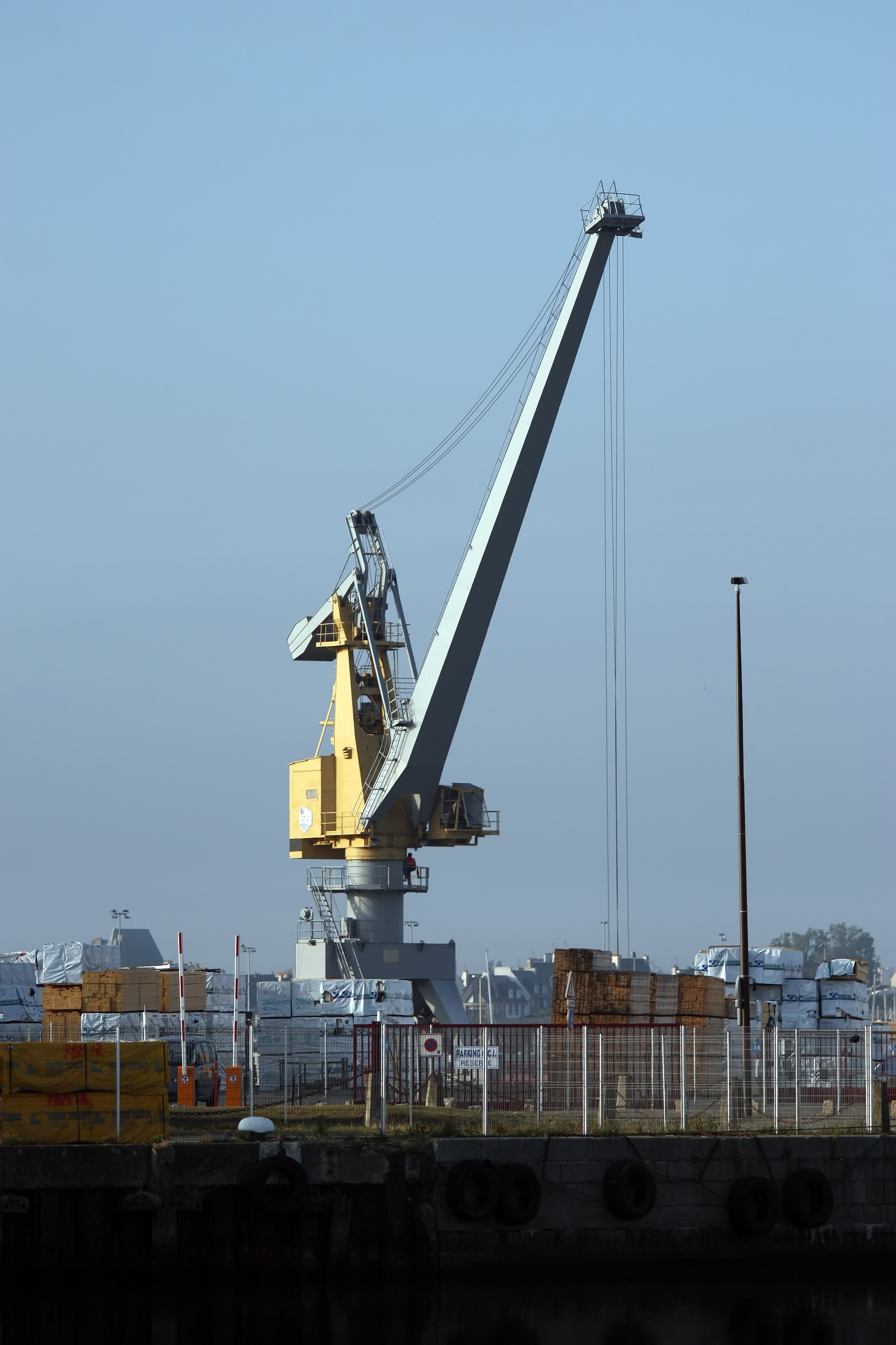 Saint-Malo - grue portuaire