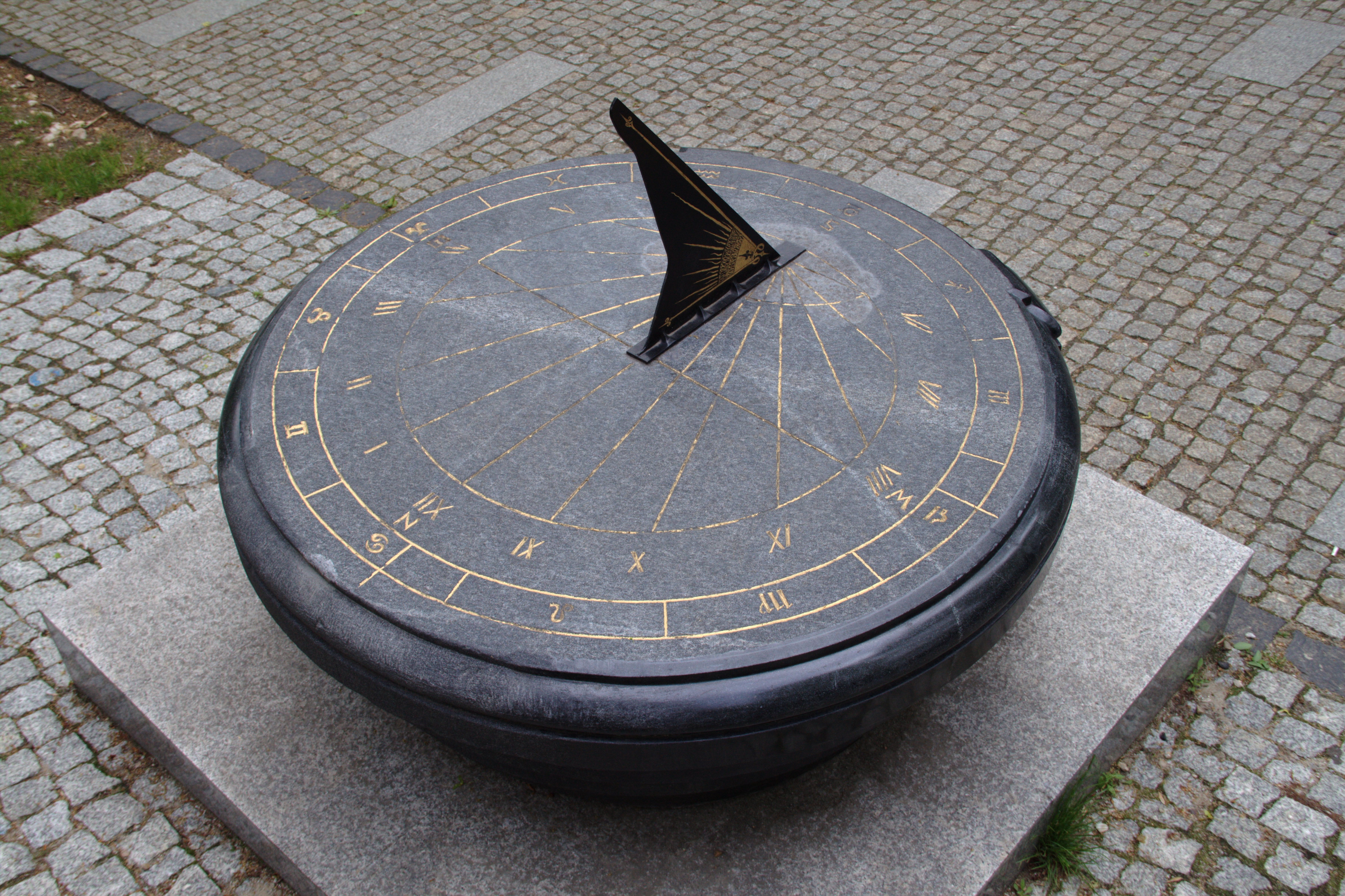 Sundial Stanisław Staszic Park Częstochowa