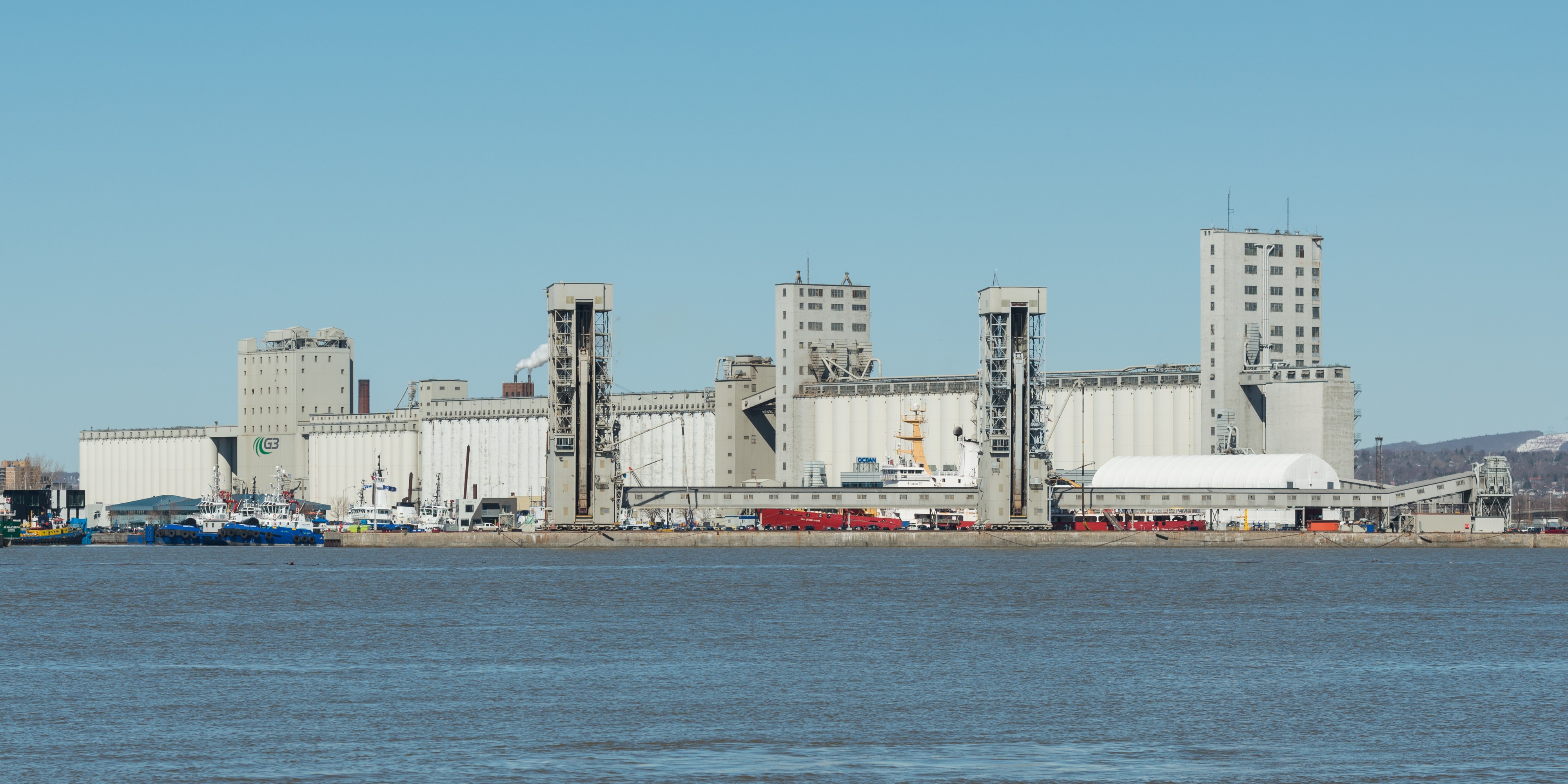 Port of Québec and G3 Port Terminal, Southeast view 20170414 1