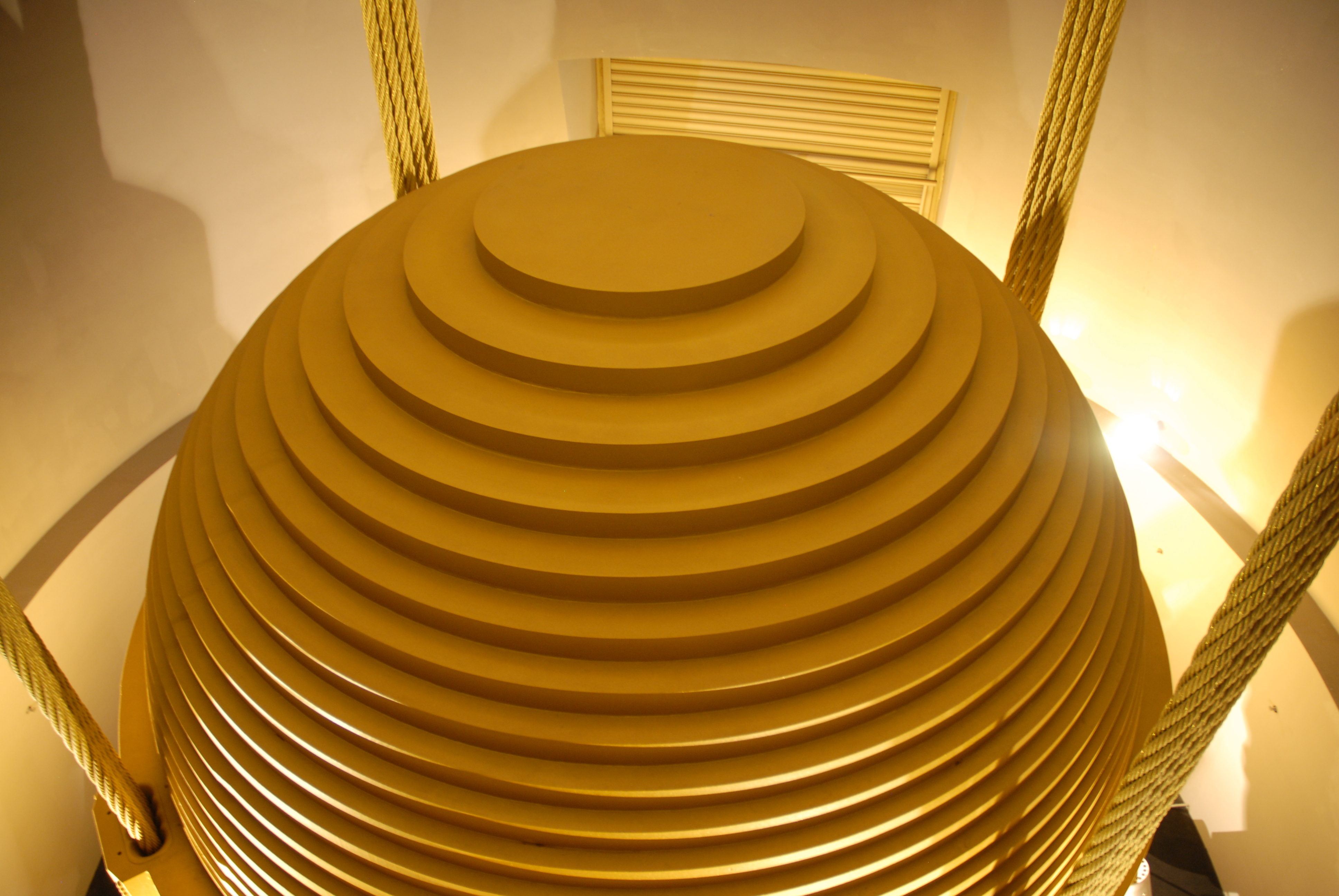 Tuned mass damper - Taipei 101 - Wikimania 2007 0224