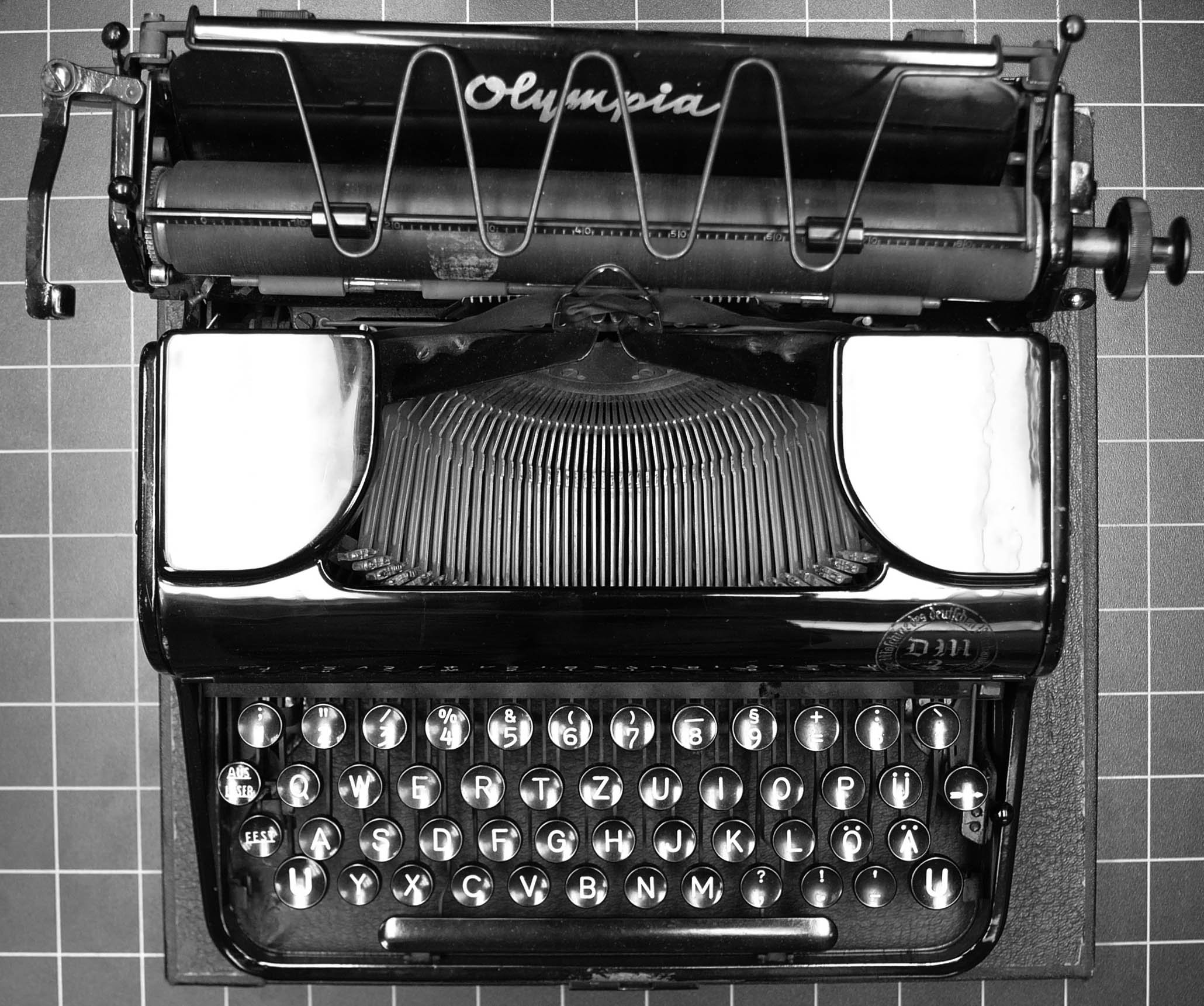 Typewriter olympia hg