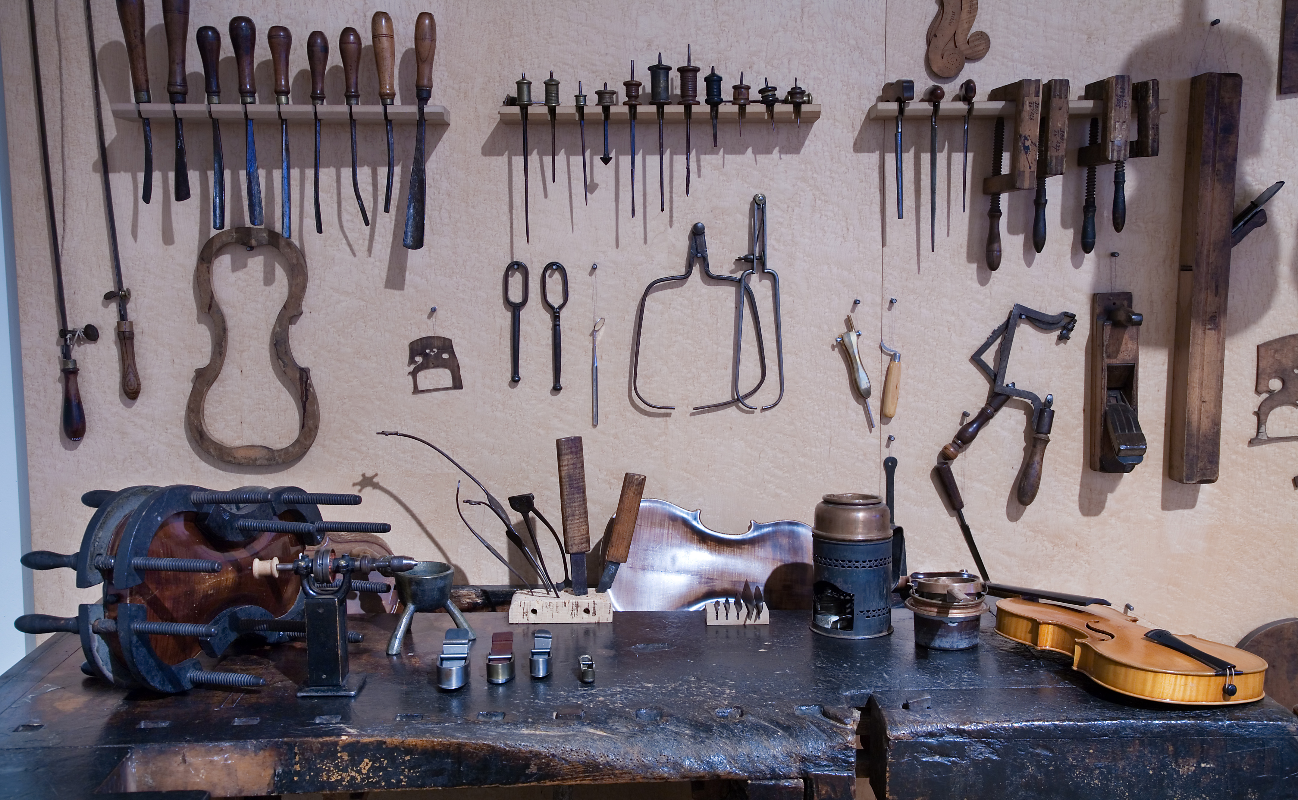 Vienna - Violin repair workshop - 0049