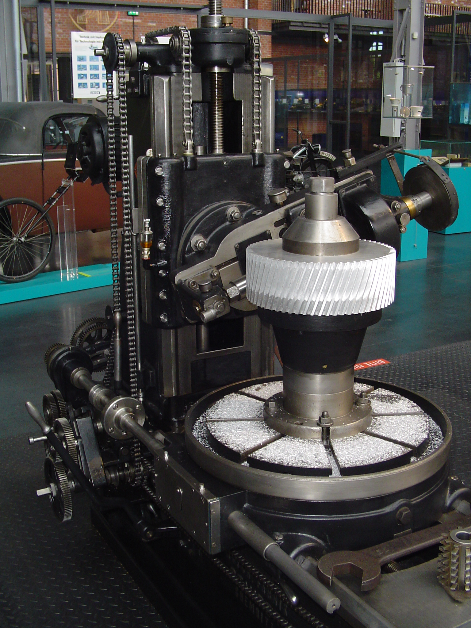 Wälzfräsmaschine2