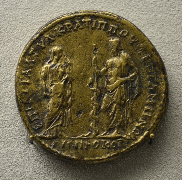 201209071747a Berlin Pergamonmuseum, Bronzemünze mit Koronis und Asklepios, Pergamon, kaiserzeitlich, VS Lucius Verus.161-169 u.Z