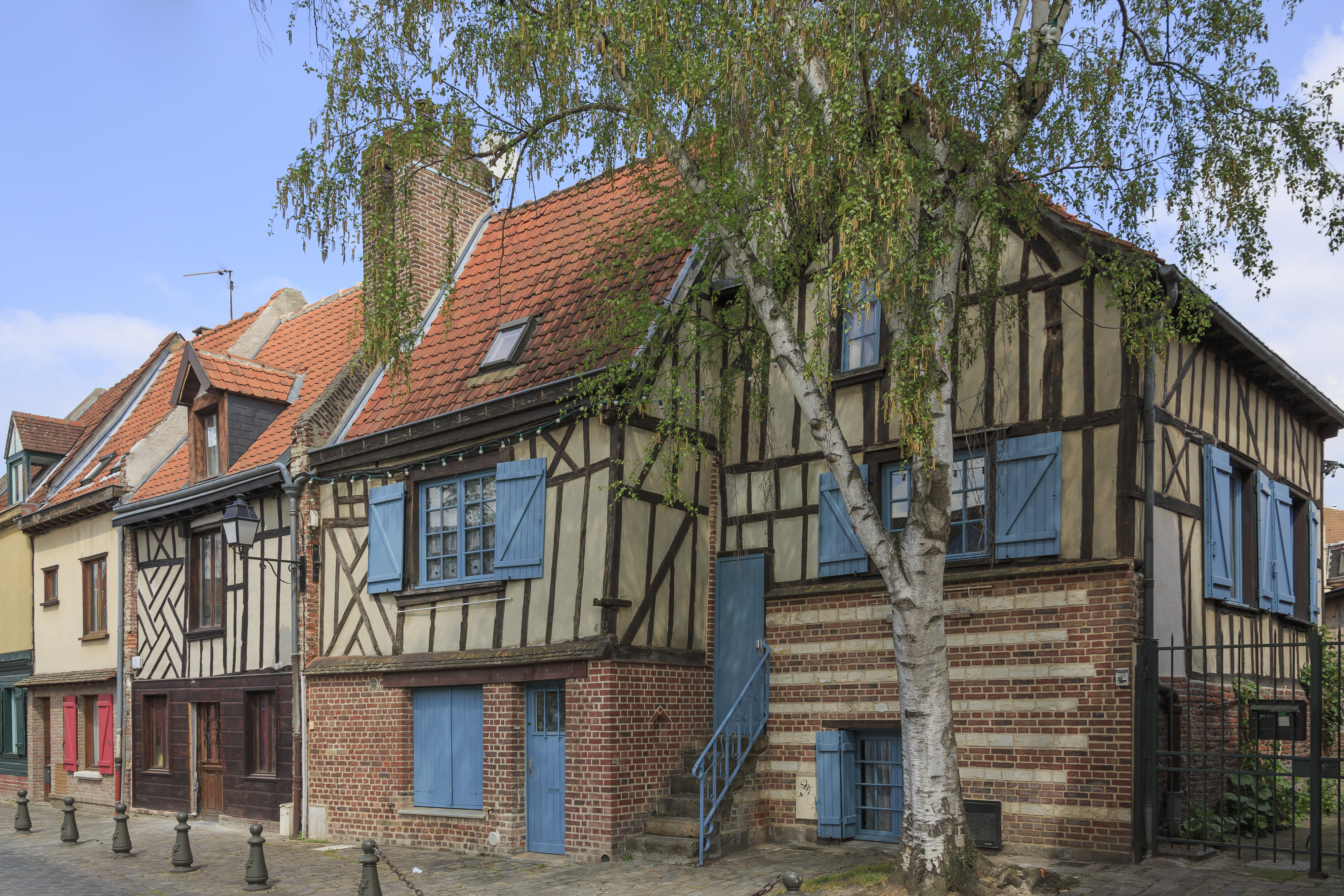 Amiens France Buildings-in-Rue-Motte-01