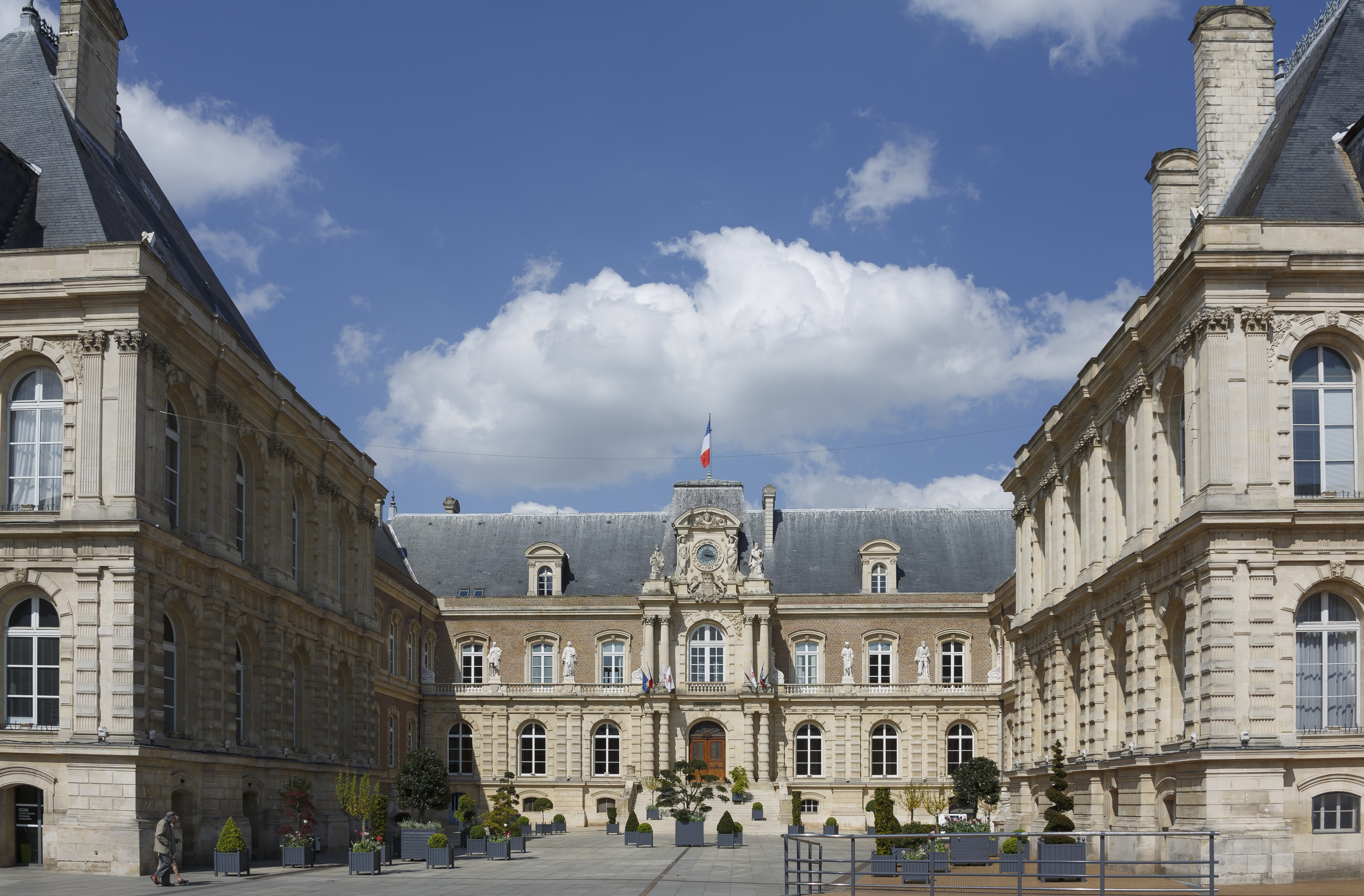 Amiens France Hotel-de-Ville-01