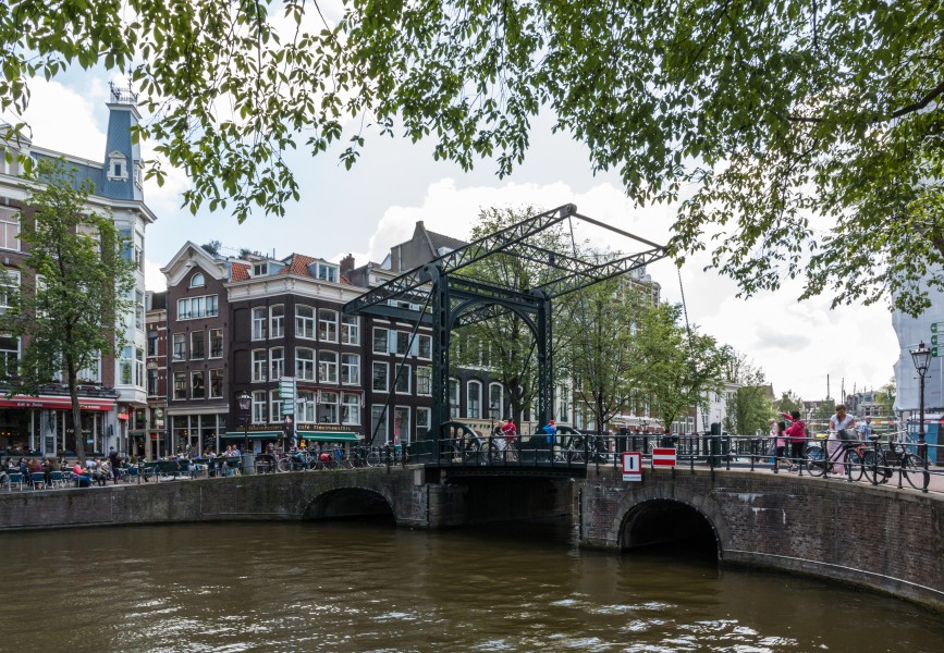 Amsterdam (NL), Brücke am Kloveniersburgwal -- 2015 -- 7250