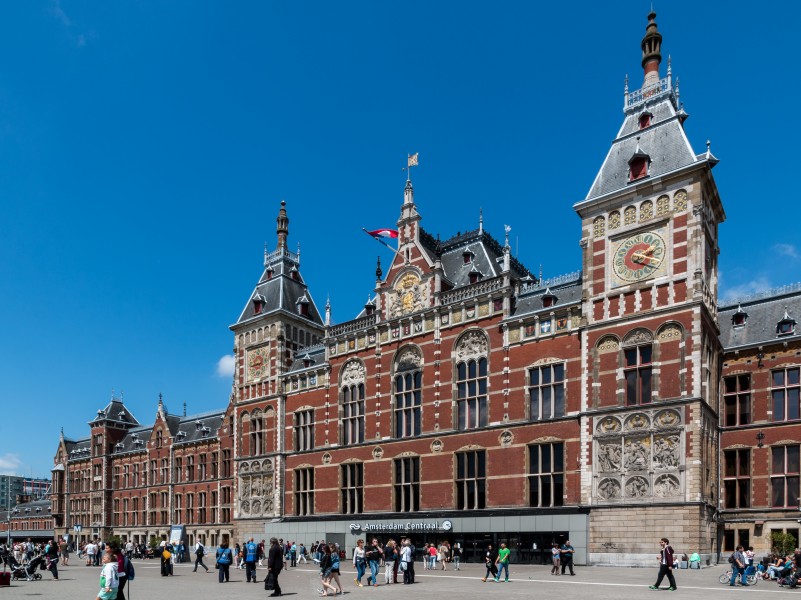 Amsterdam (NL), Centraal Station -- 2015 -- 7269
