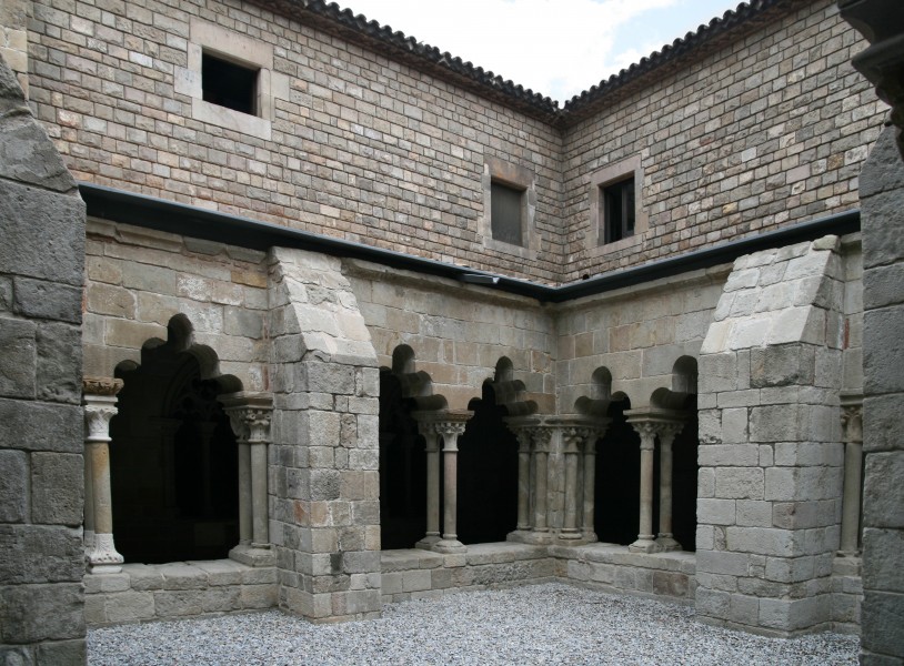 Sant Pau del Camp cloister 1
