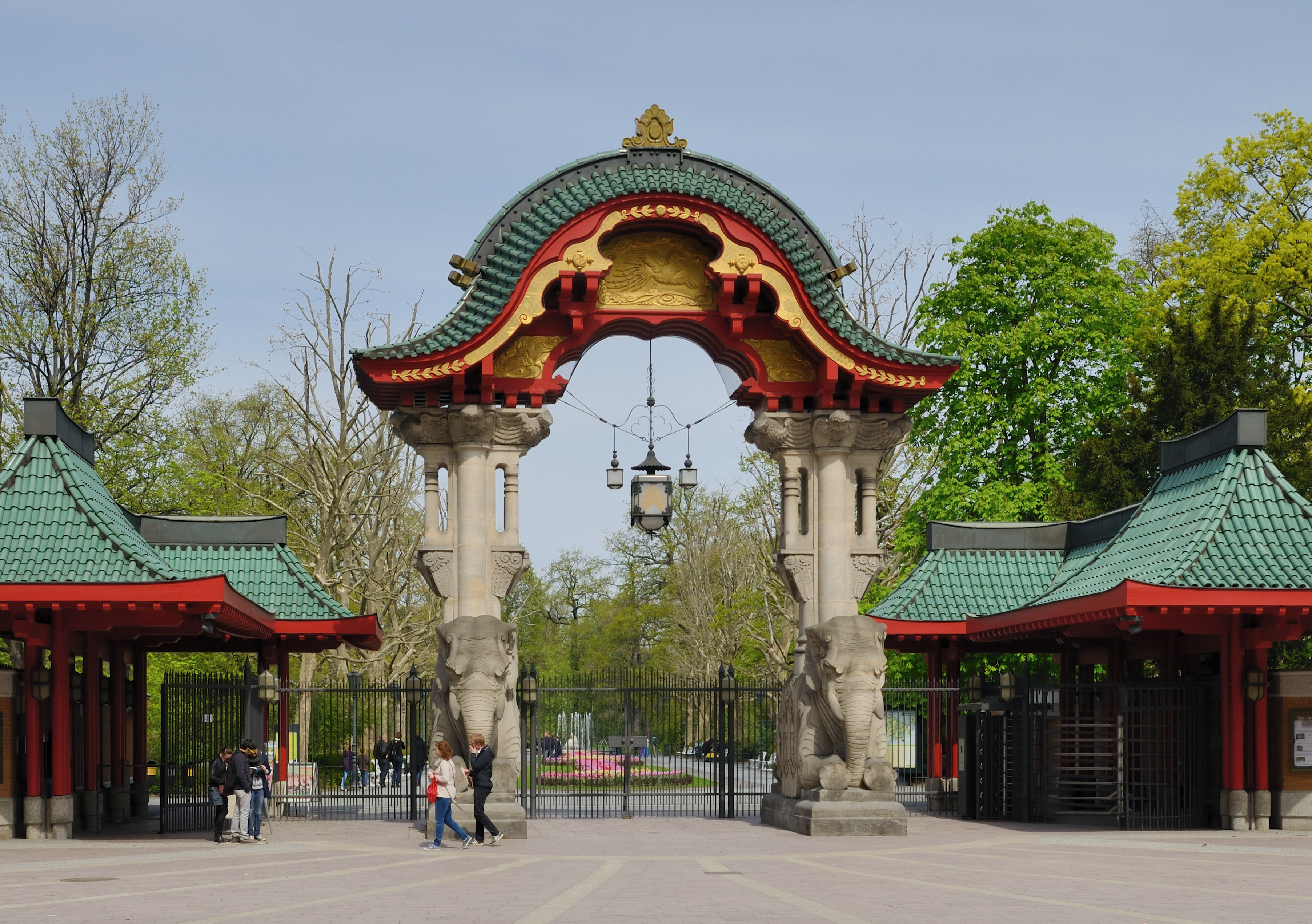 Berlin - Berliner Zoo - Elefantentor1