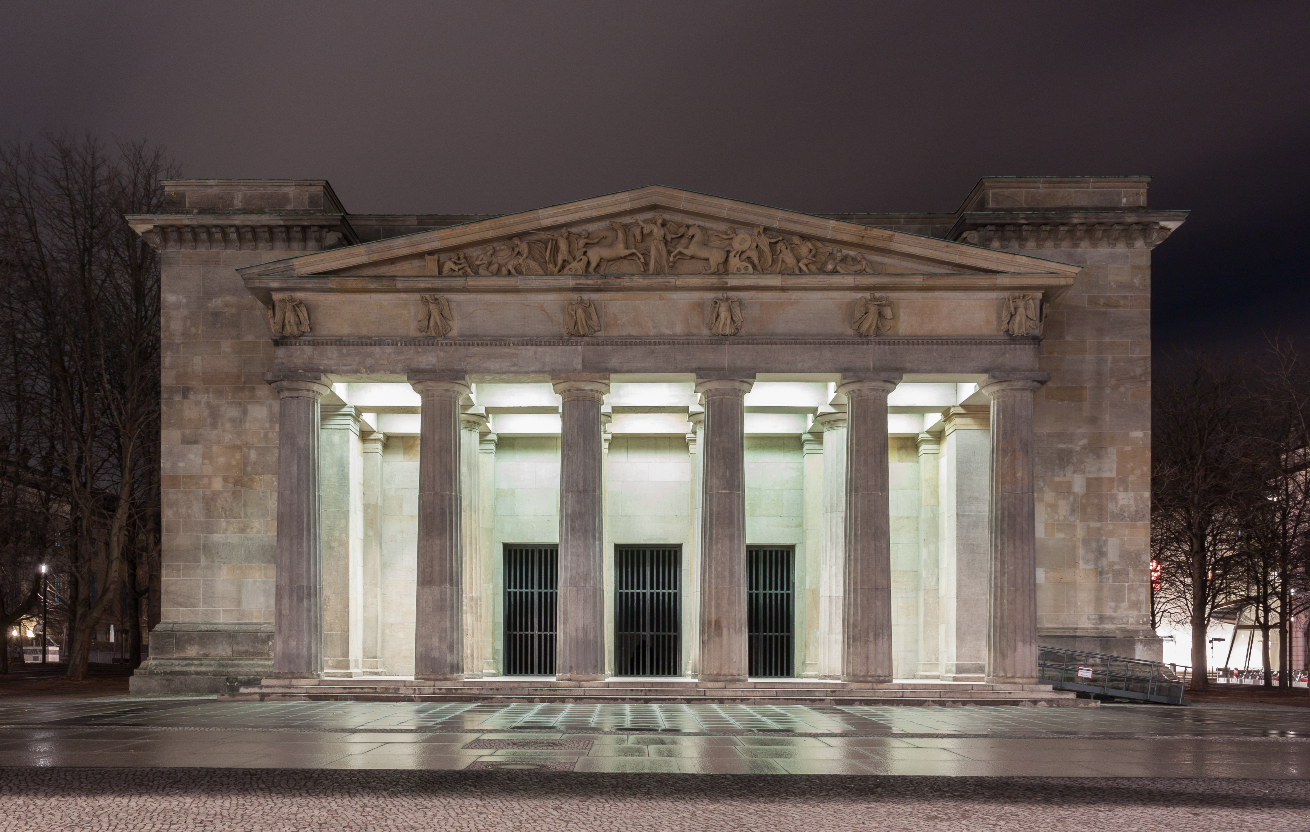 Berlin Neue Wache bei Nacht