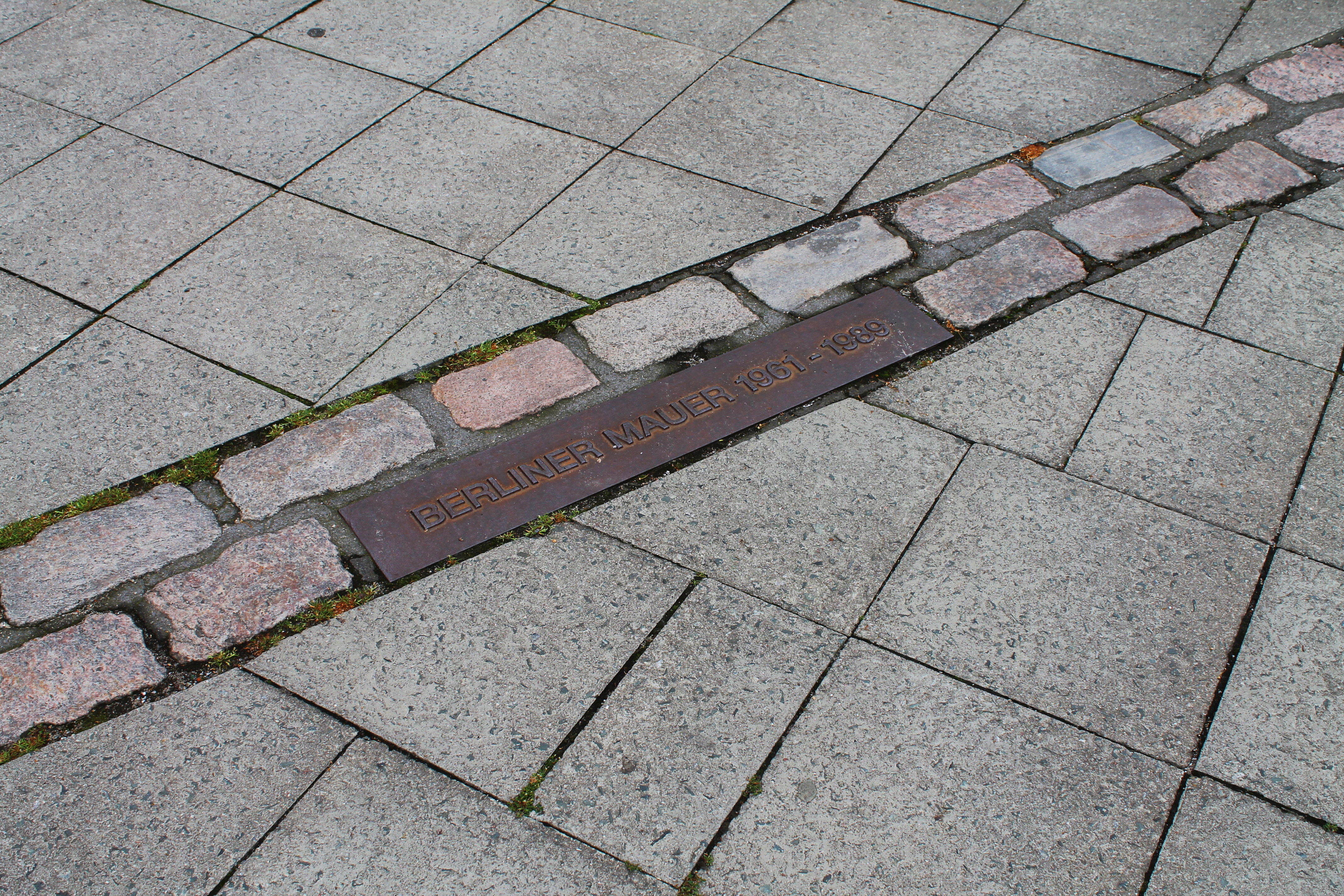 Berlin Wall strip - Stierch A 02