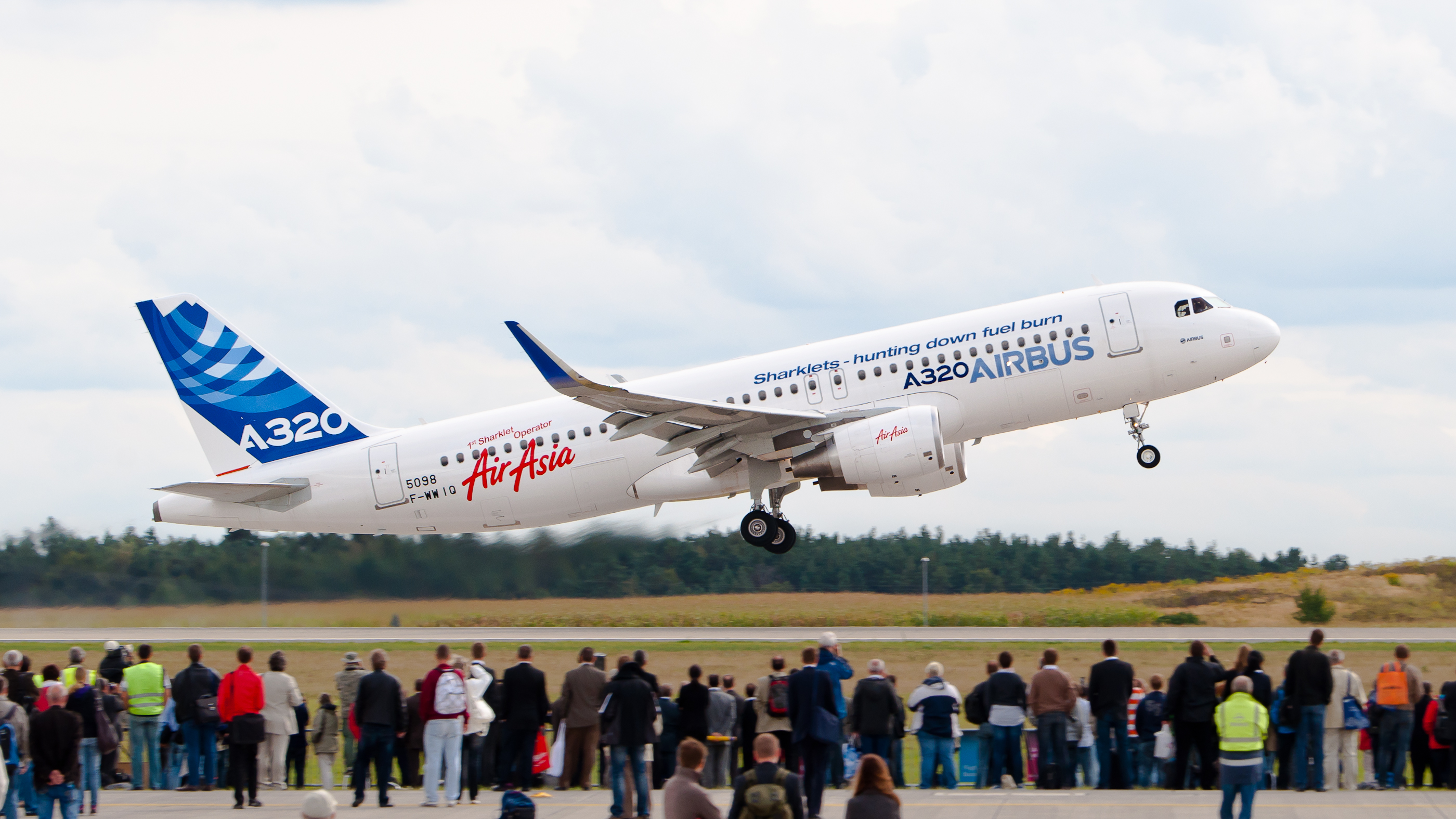 F-WWIQ Airbus A320 sharklet ILA 2012 02