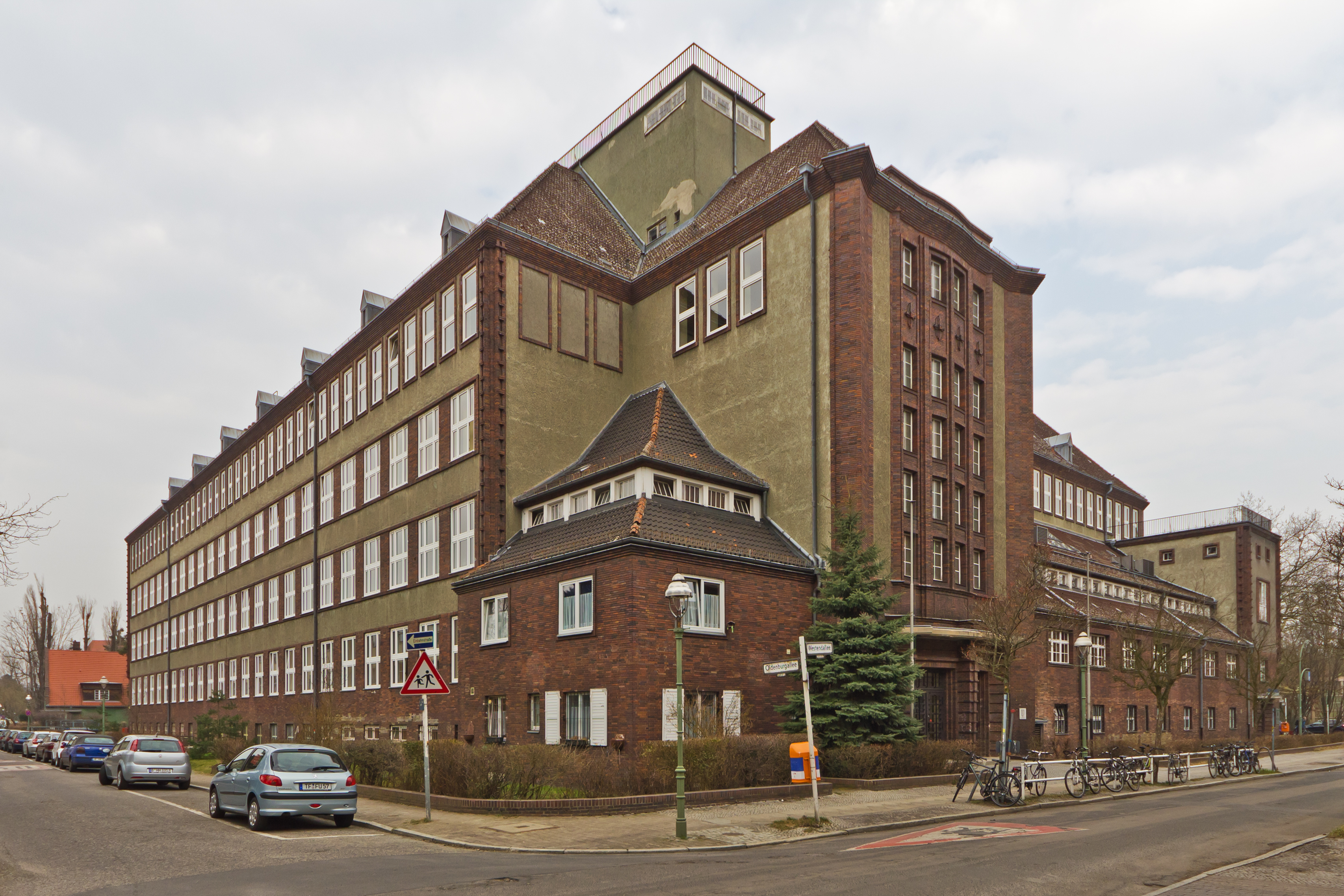 Herder-Gymnasium B-Westend 02-2014