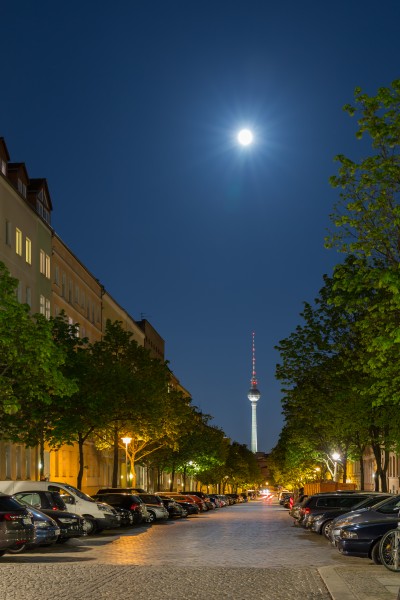 150502 Strelitzer Straße bei Nacht