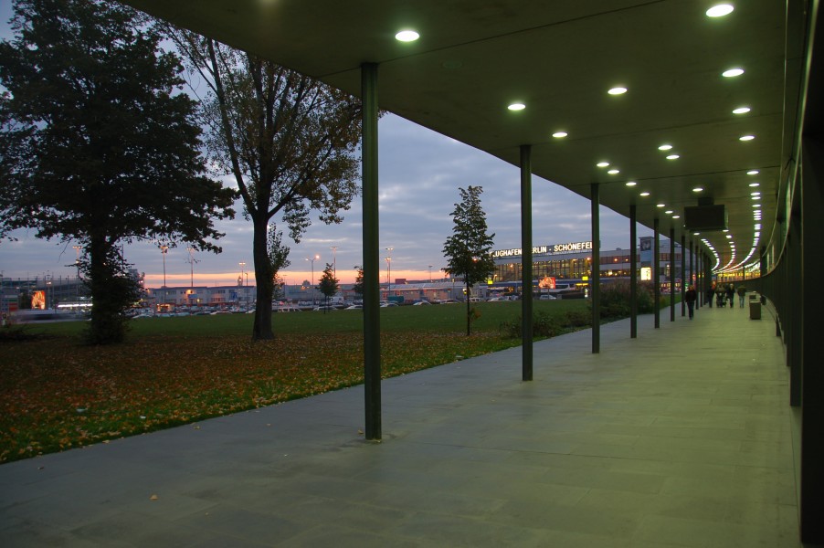 Berlin Flughafen Schoenefeld way to airport