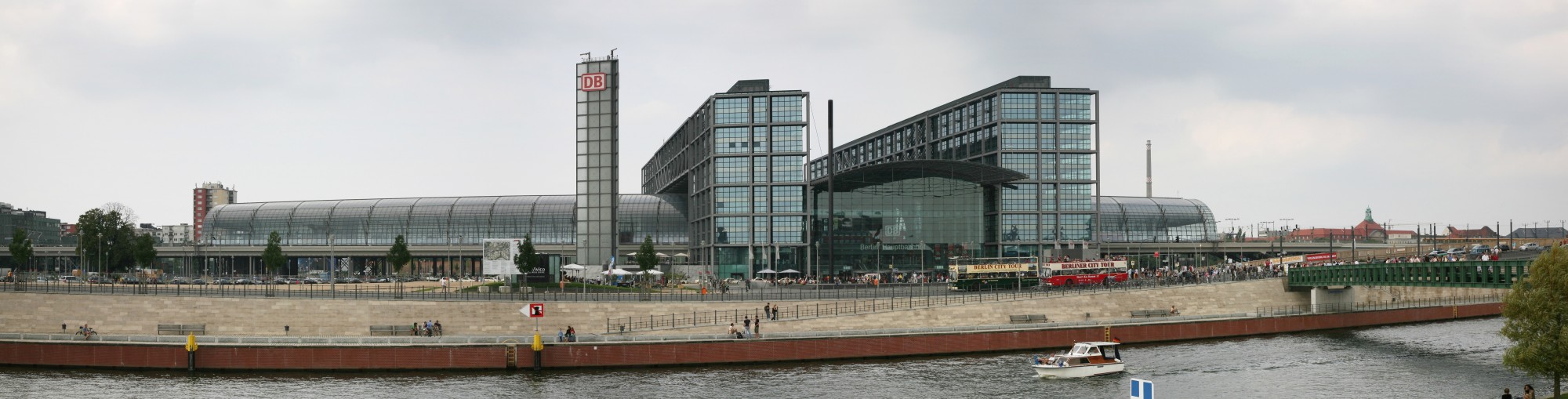 Berlin Hauptbahnhof Spree pano