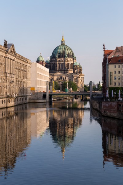 Blick von der Mühlendammbrücke Richtung Dom, Berlin-Mitte, 160528, ako (retouched)