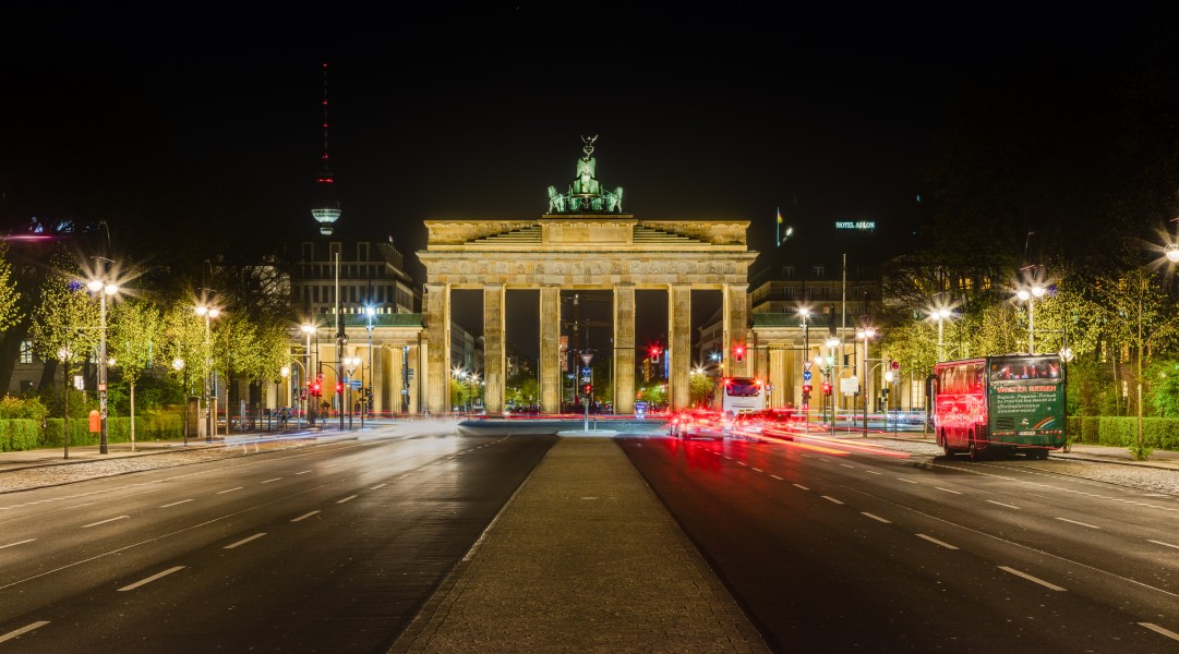 Puerta de Brandeburgo, Berlín, Alemania, 2016-04-21, DD 28-30 HDR