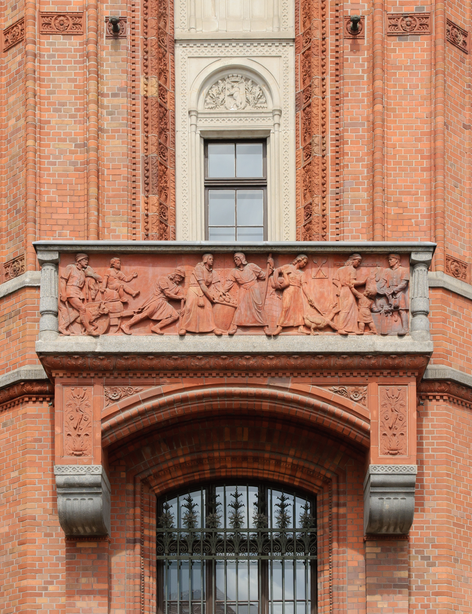 Rotes Rathaus detail - Berlin