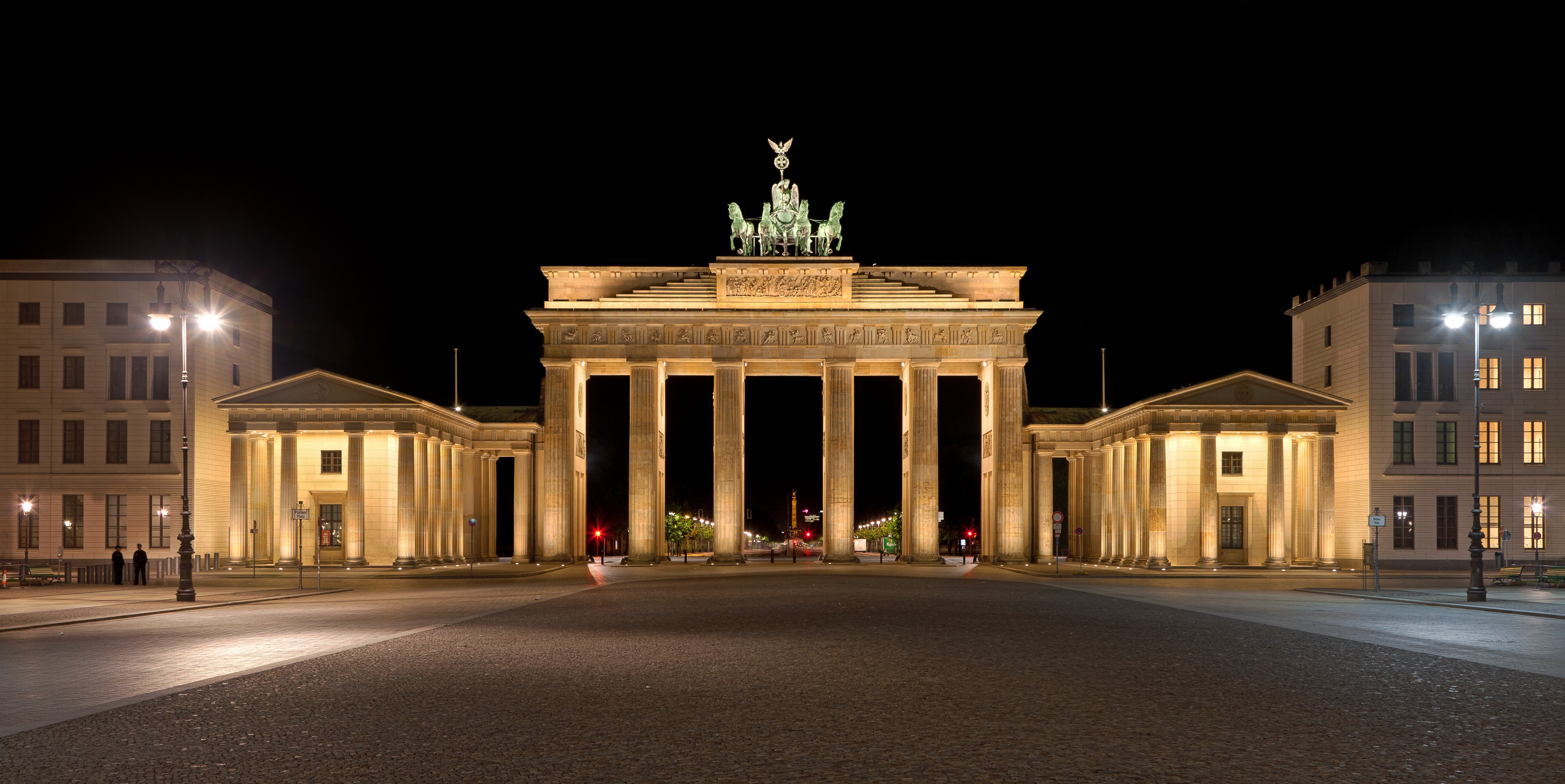 Brandenburger Tor nachts 2012-07