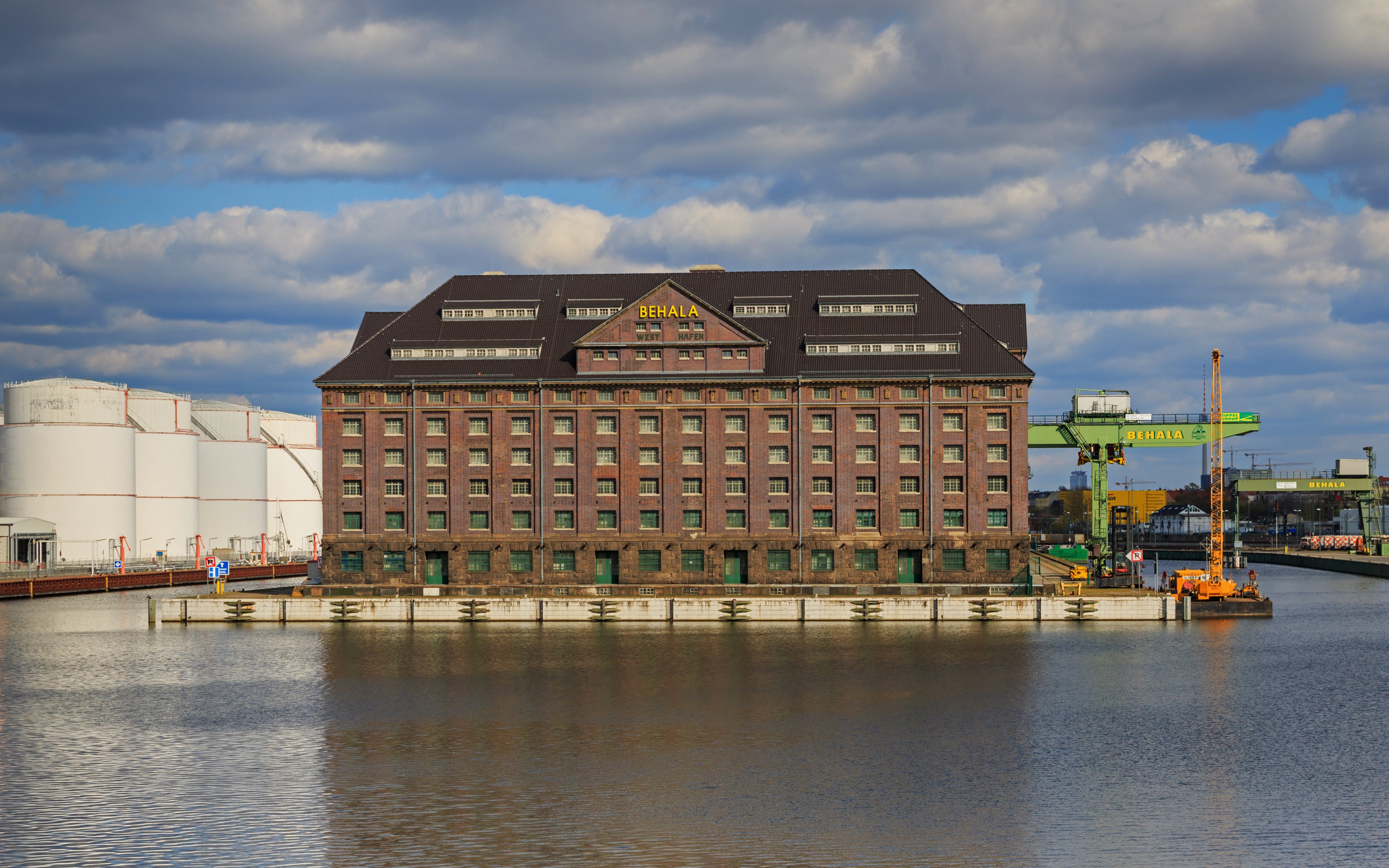 Westhafen Berlin Aussicht von Beusselstr 04-2015 img1