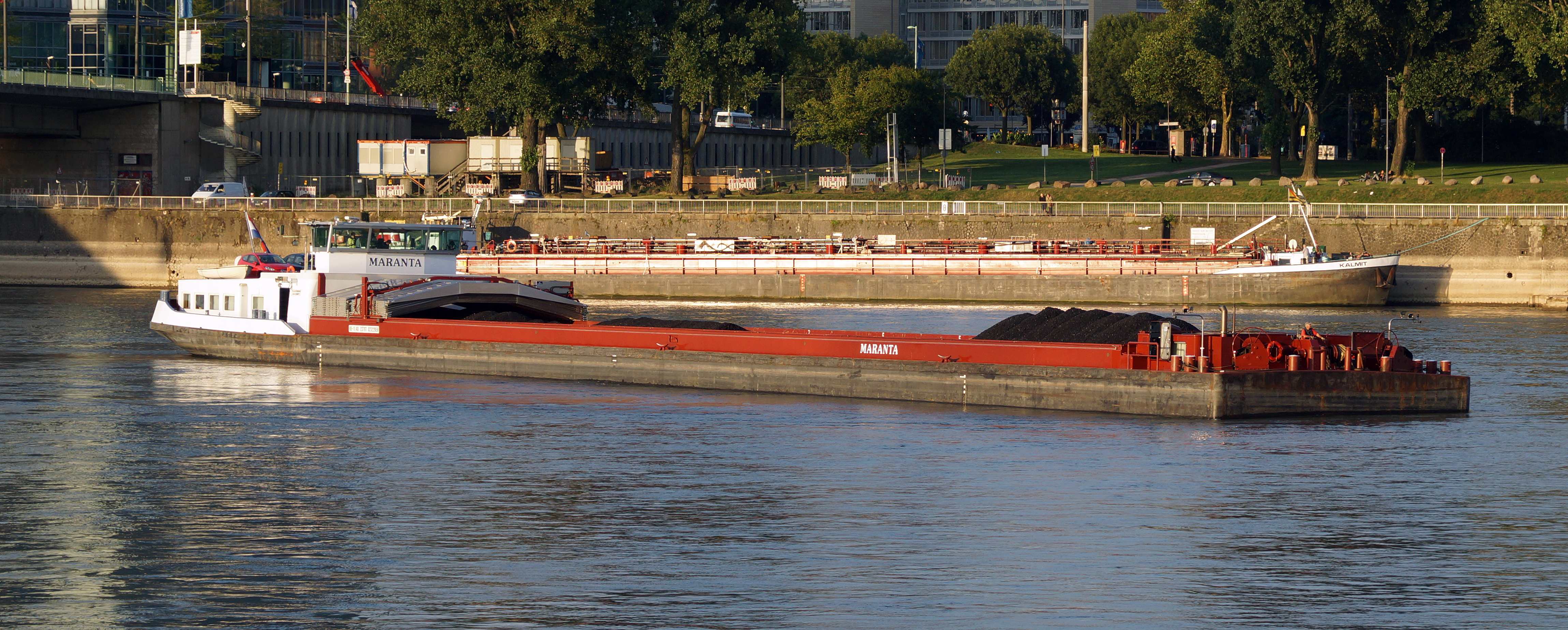 Havarierter Kohlefrachter auf der Deutzer Platte 001