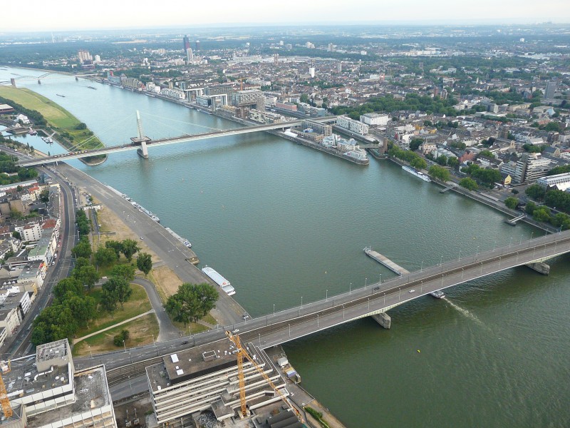 Deutzer- und Severinsbrücke (Flight over Cologne)