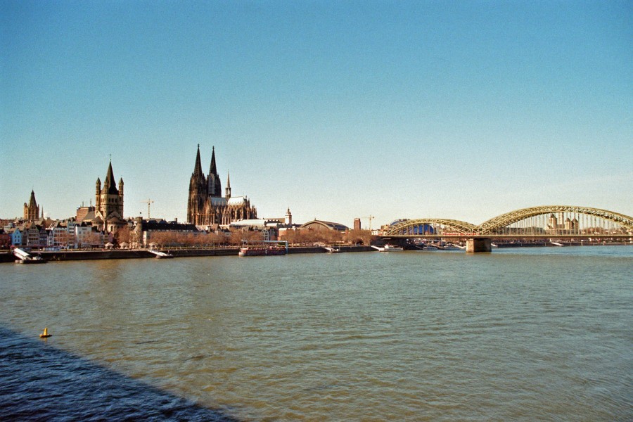 Hohe Domkirche zu Köln 02 mit Hohenzollernbrücke und Skt. Martin (7227573916)