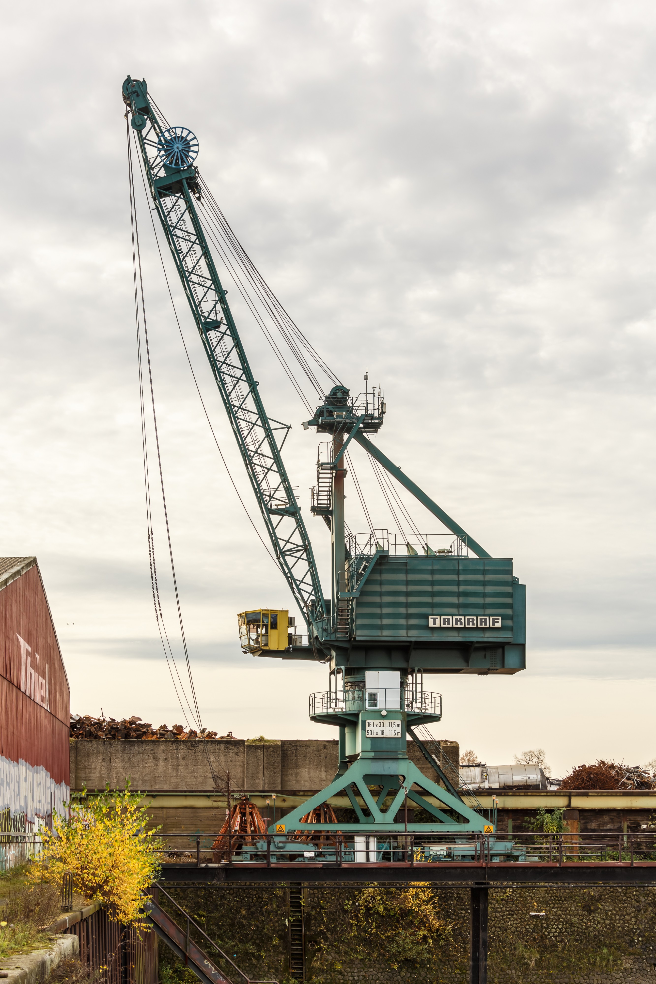 Cologne Germany TAKRAF-crane-in-Deutzer-Hafen-01