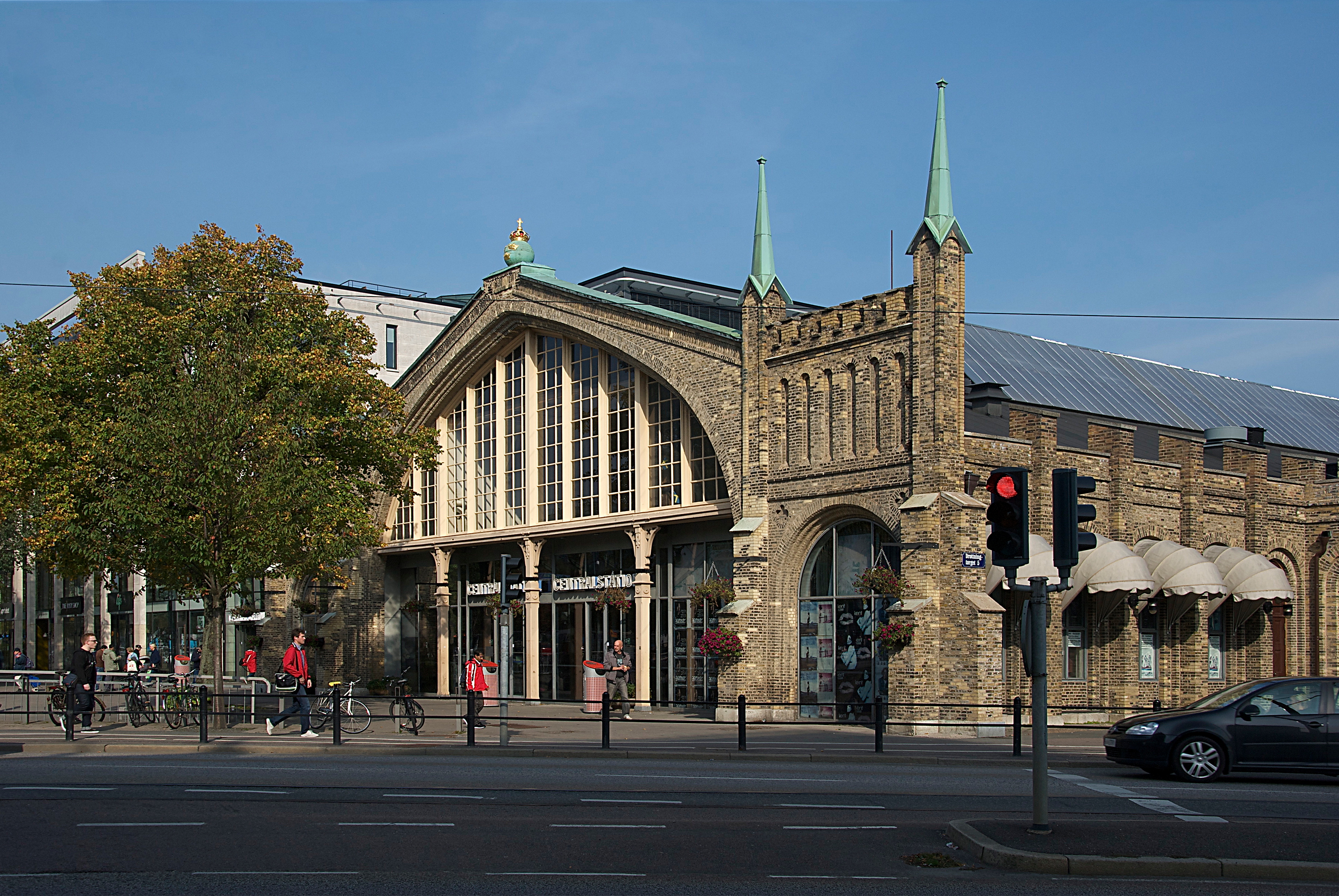 Göteborg centralstation west entrance september 2011