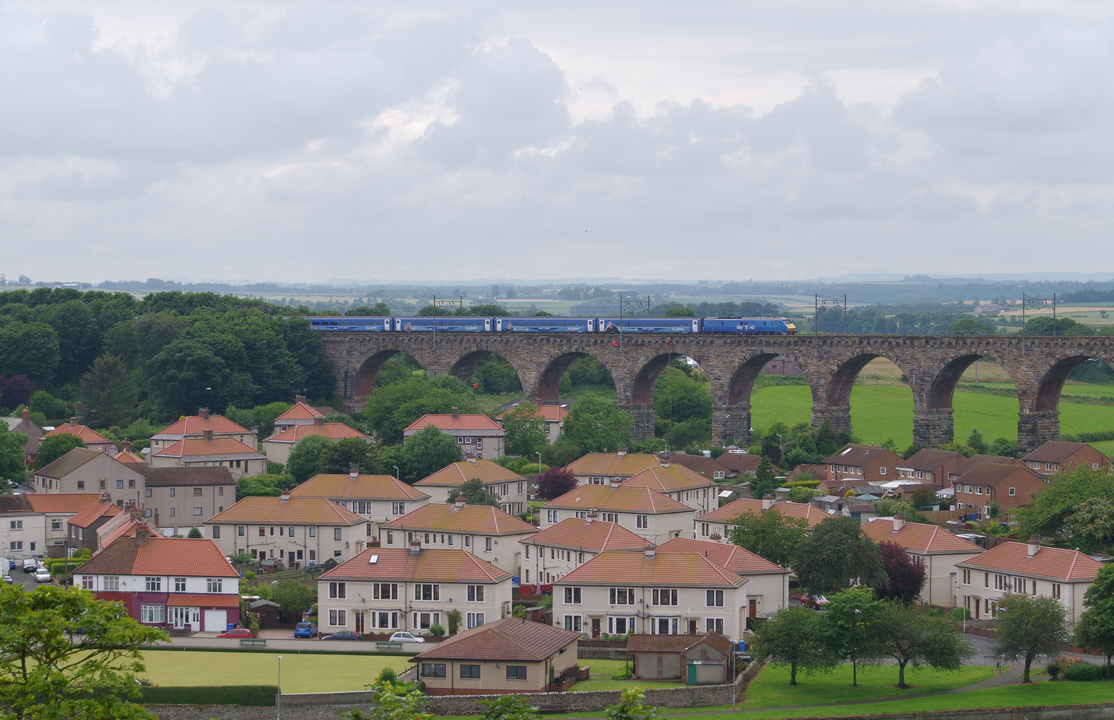 Berwick-upon-Tweed MMB 21 Royal Border Bridge and 91125
