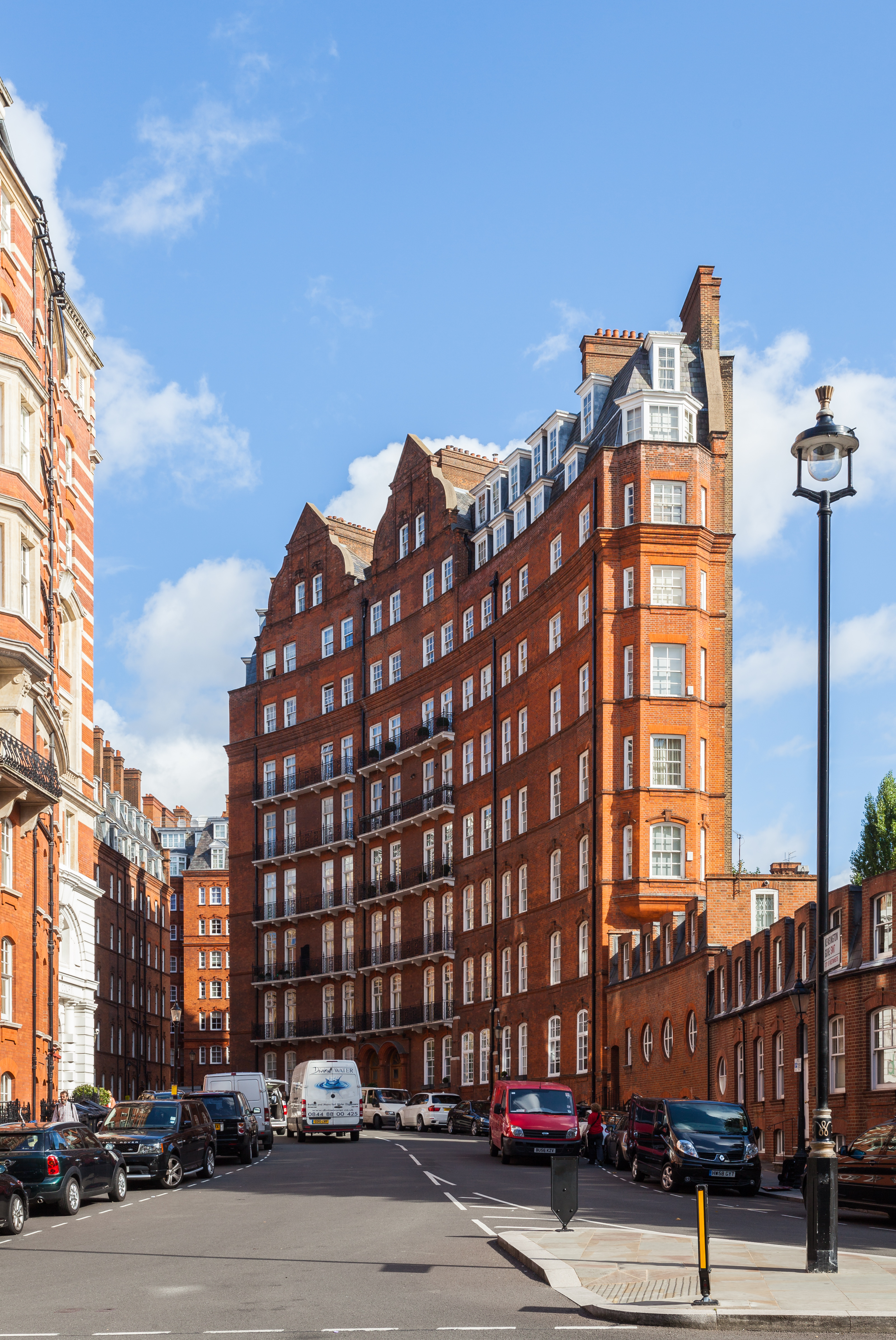 Edificios en Kensington Gore, Londres, Inglaterra, 2014-08-11, DD 068