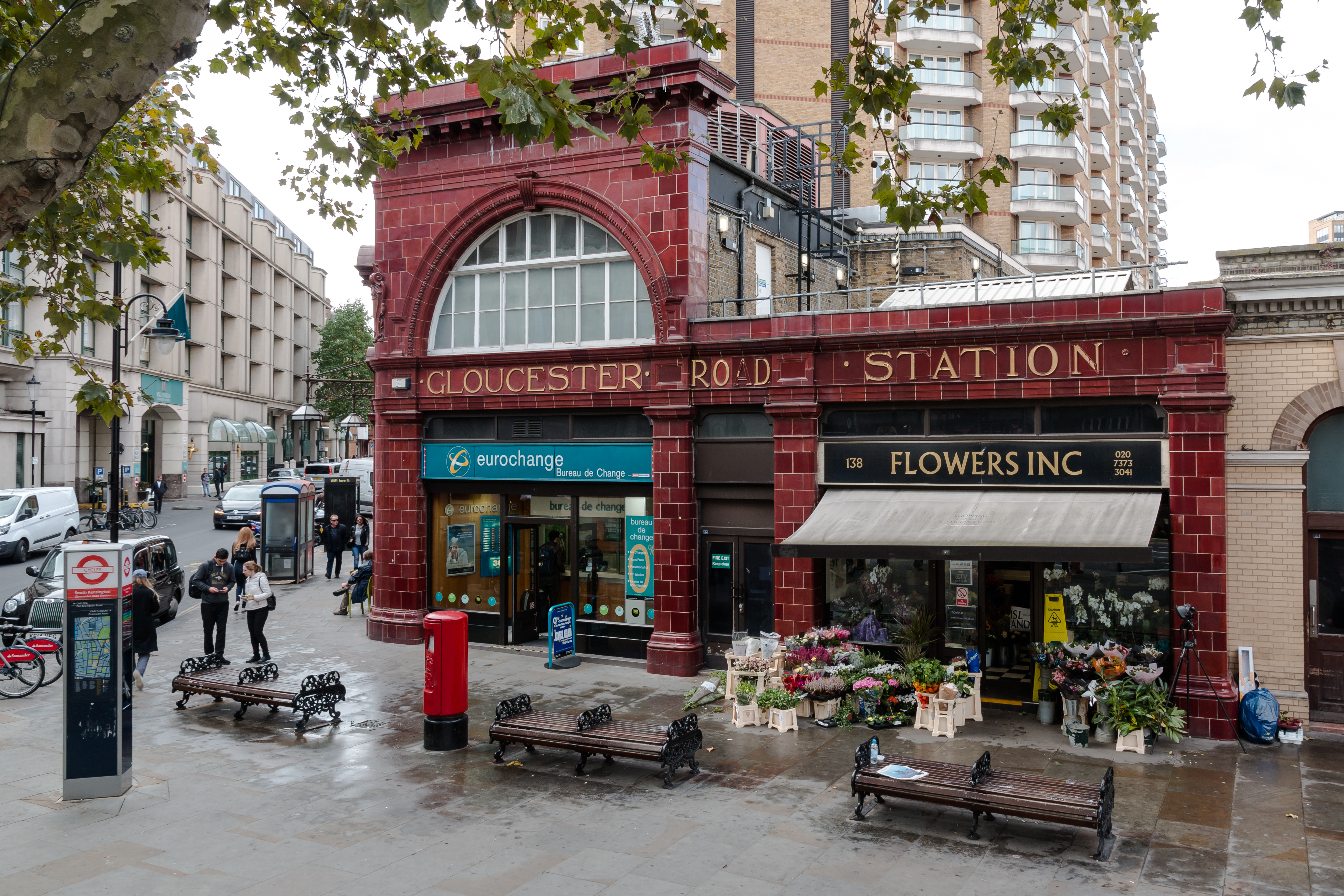 London, Gloucester Road Station -- 2016 -- 4612