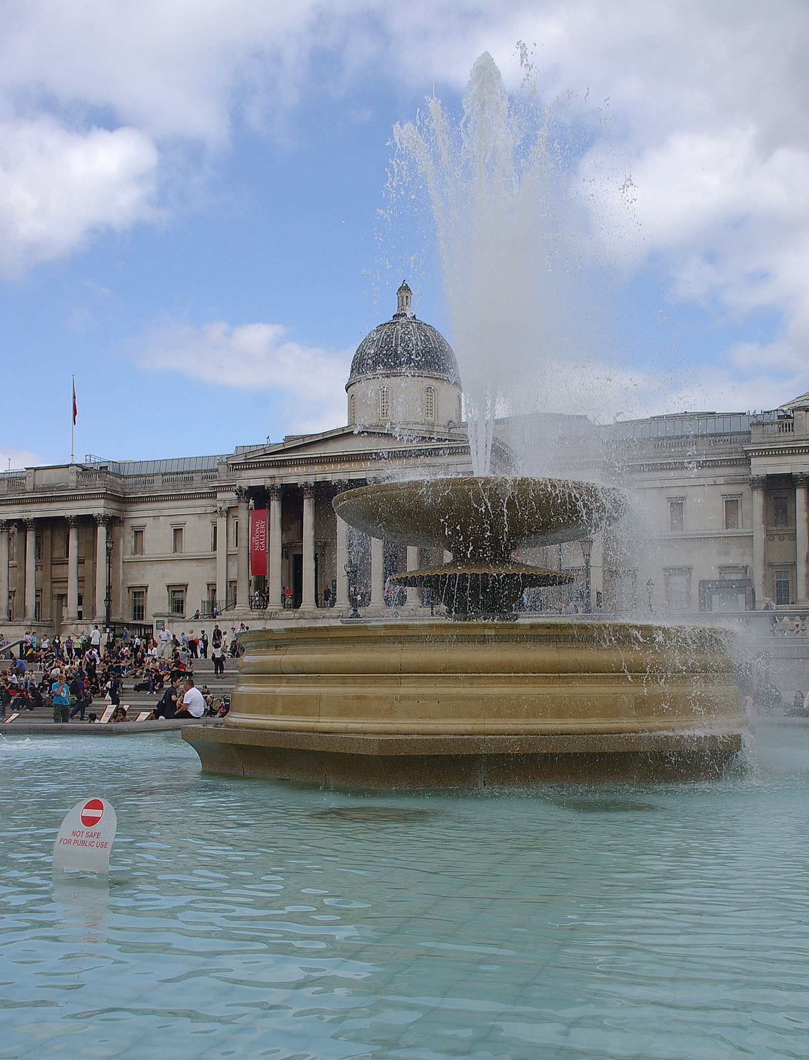London MMB 22 Trafalgar Square