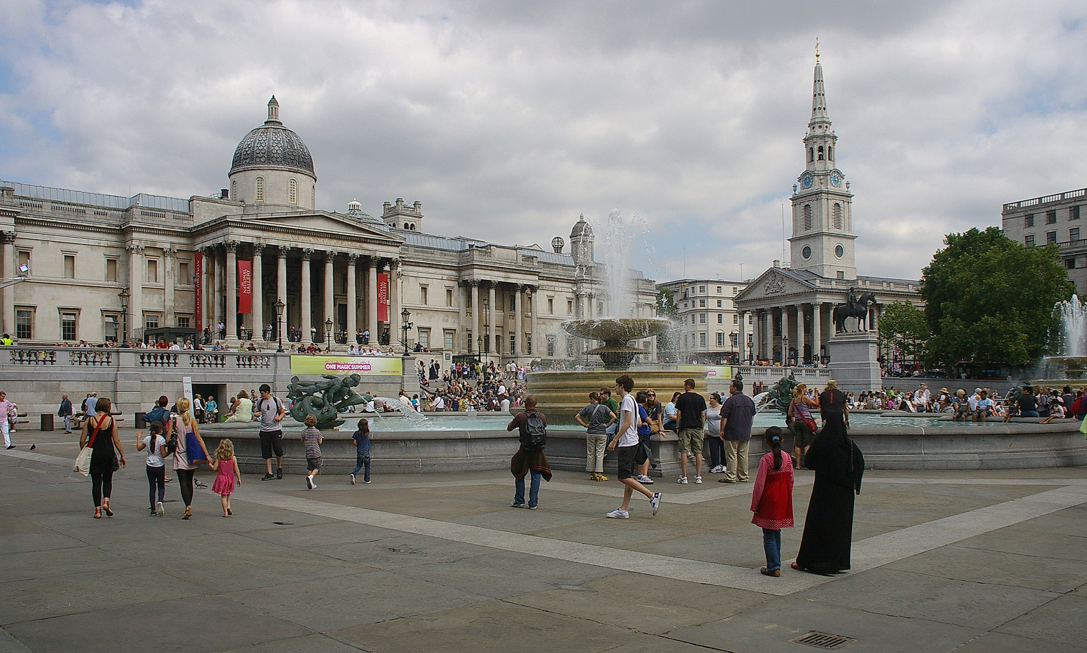London MMB 29 Trafalgar Square