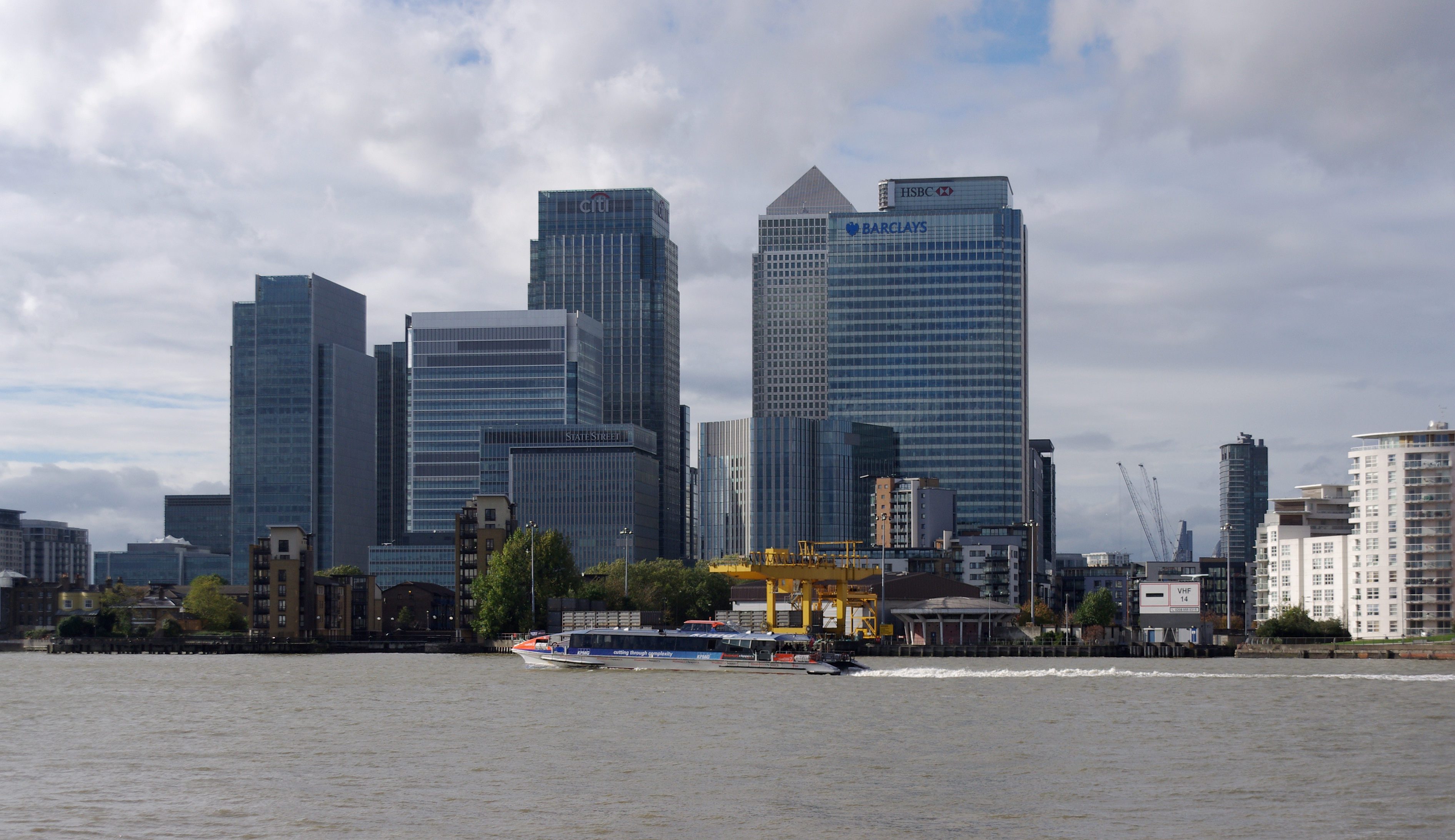 London MMB »003 River Thames and Canary Wharf