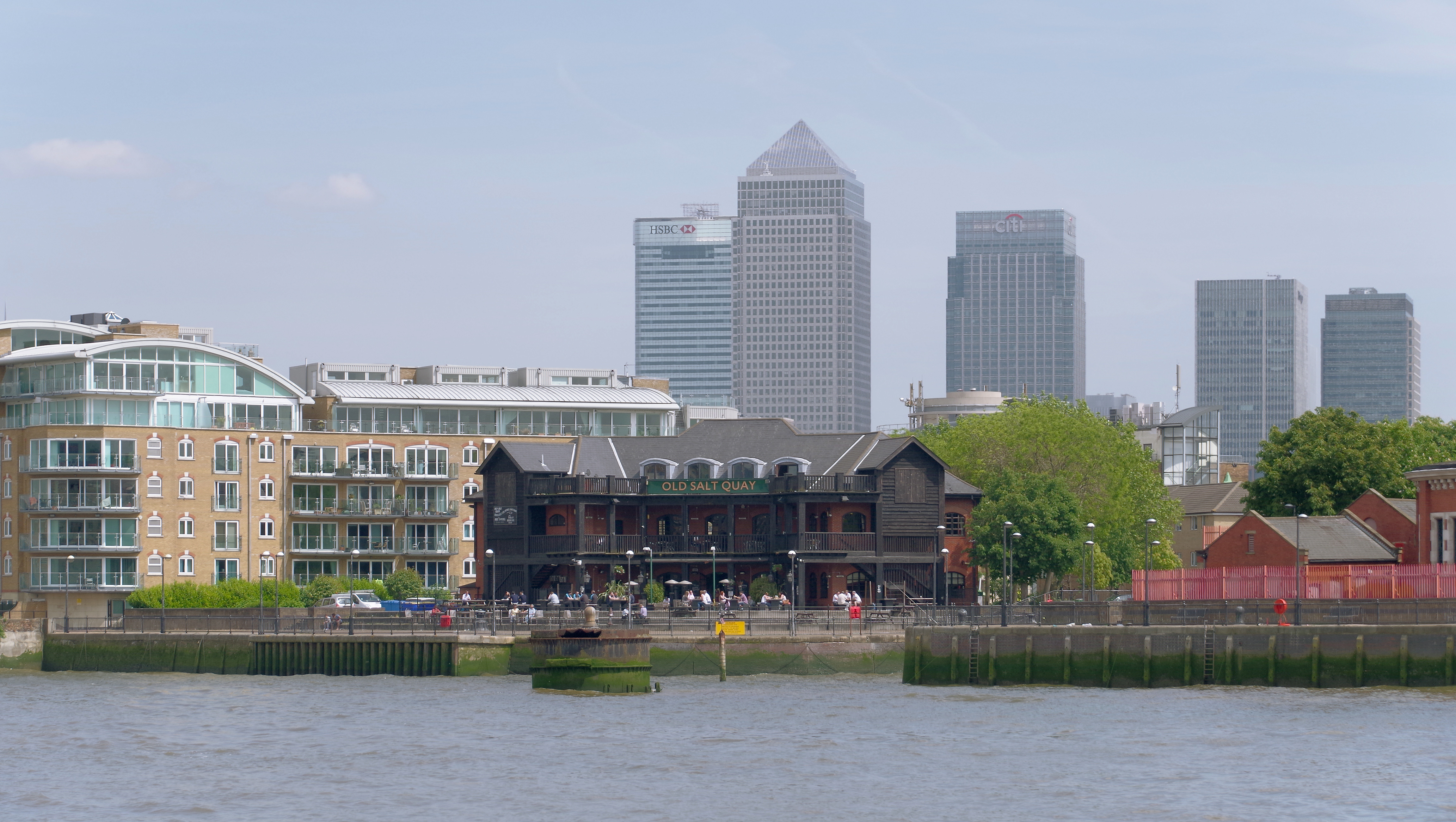 London MMB »0U9 River Thames, Old Salt Quay and Canary Wharf