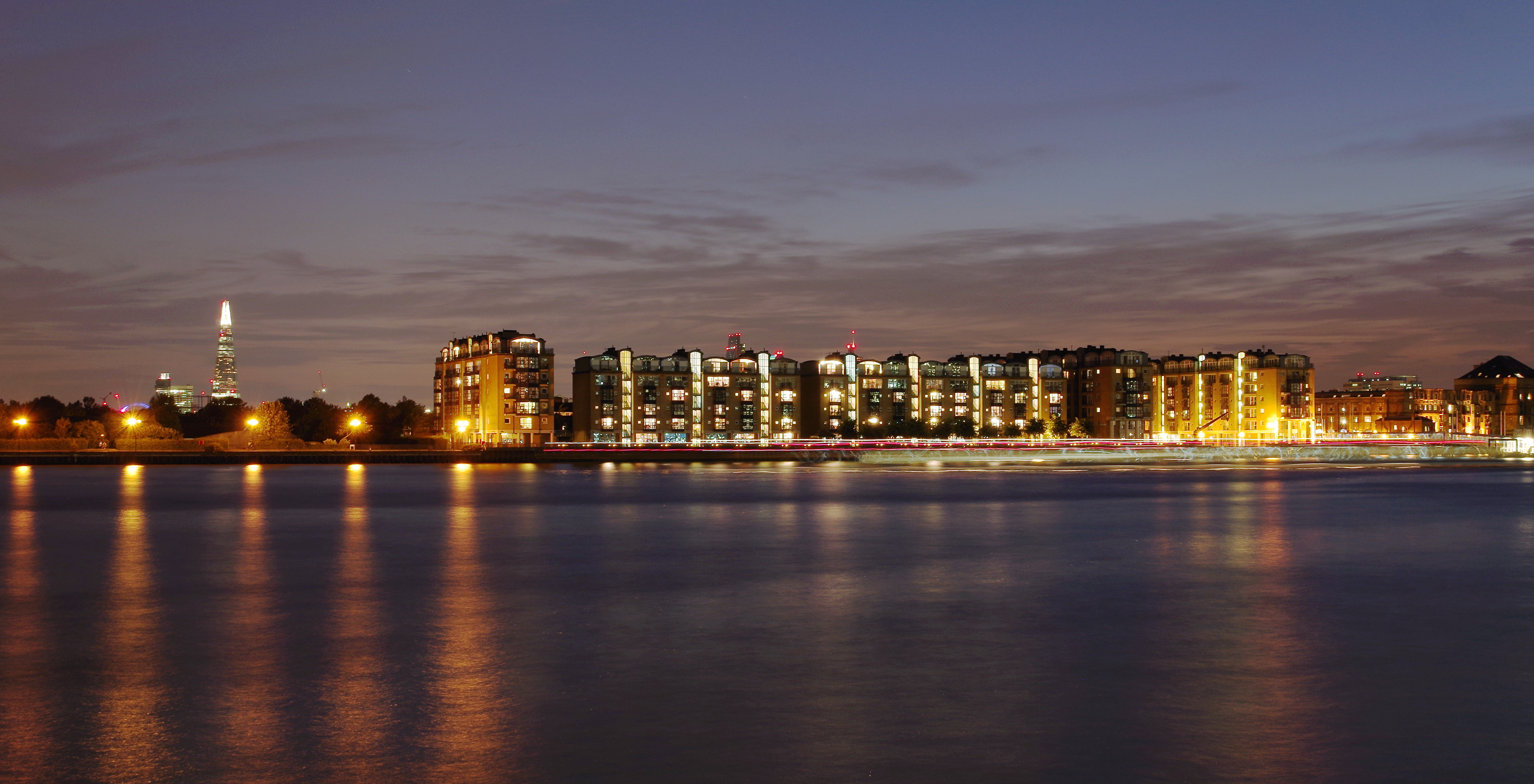 London MMB »1J6 River Thames