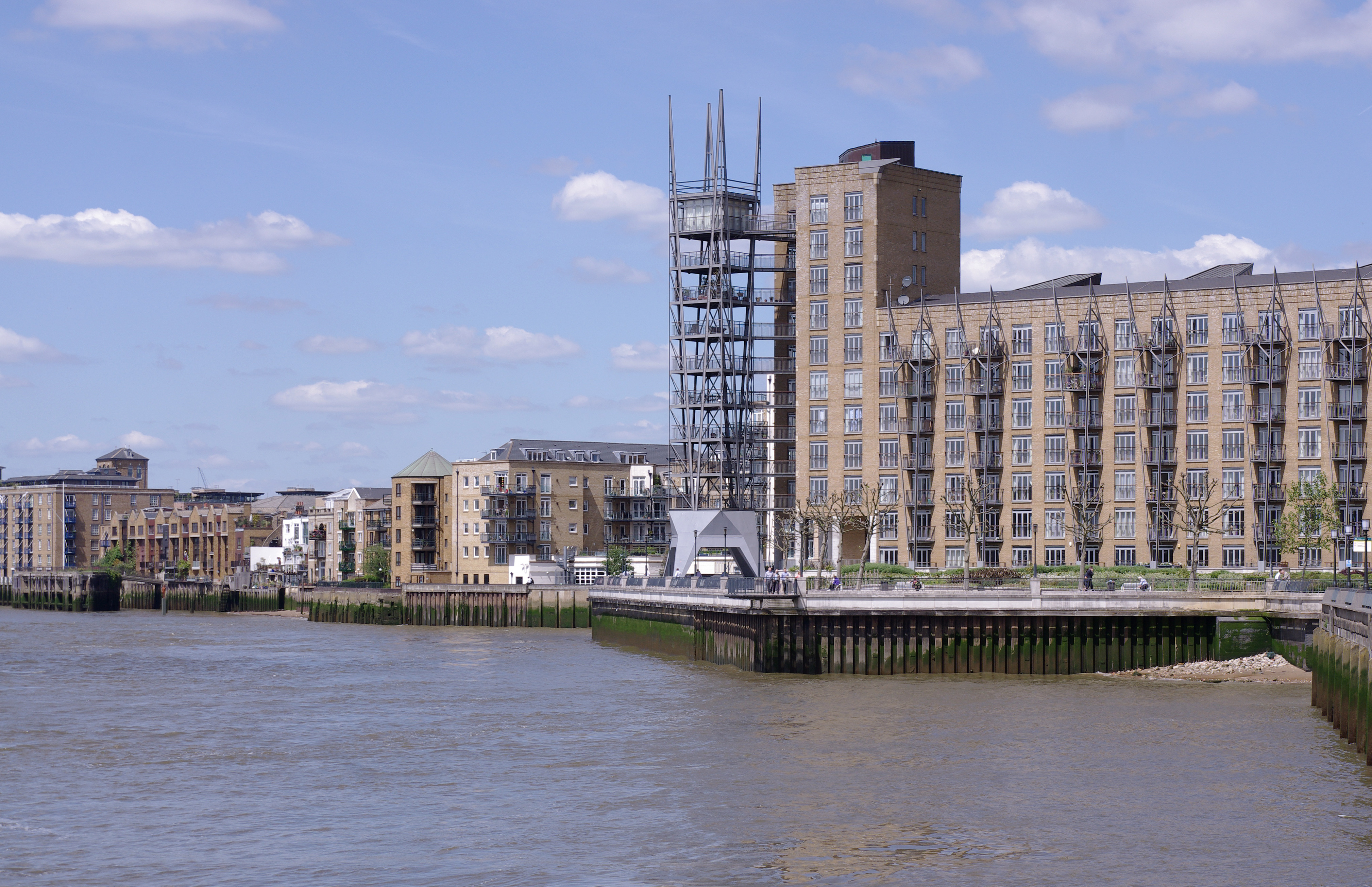 London MMB «70 River Thames