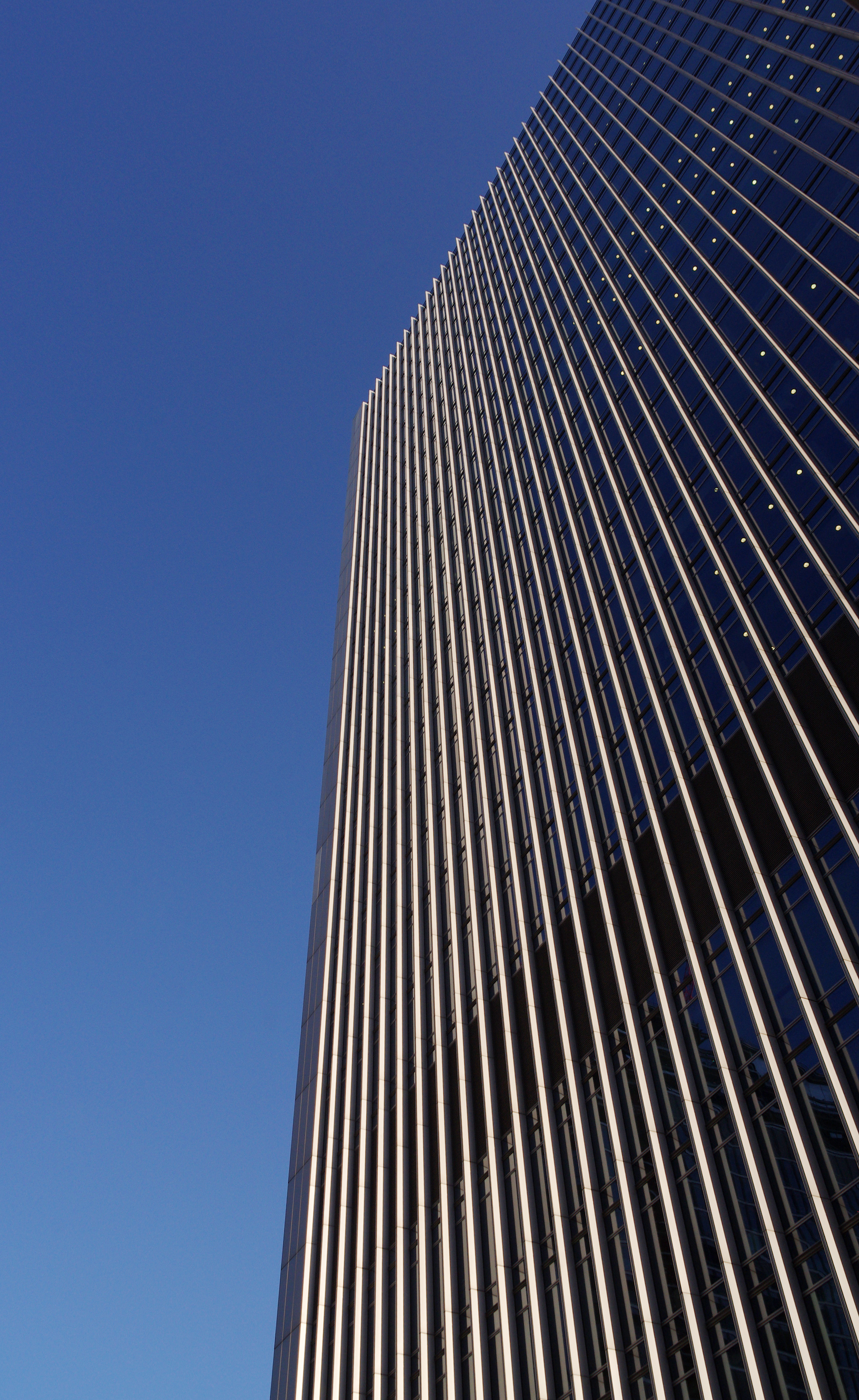 London MMB «A4 Canary Wharf