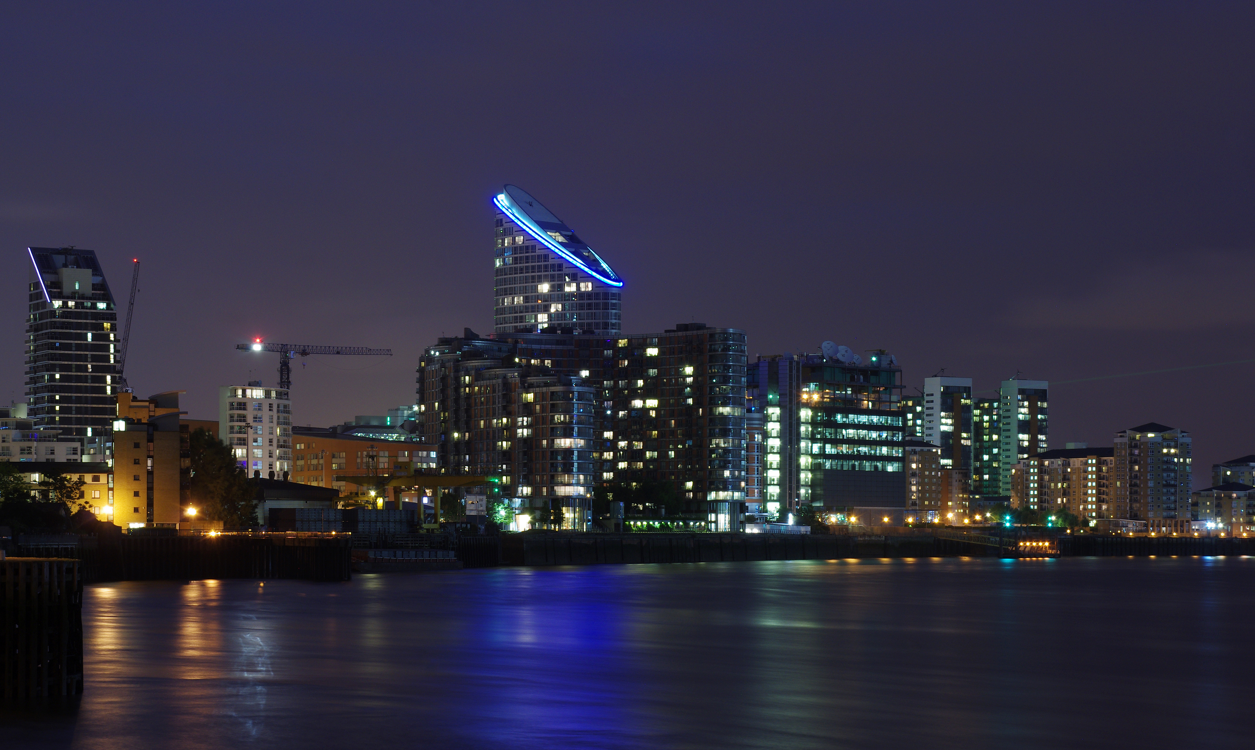 London MMB «F6 River Thames and Ontario Tower