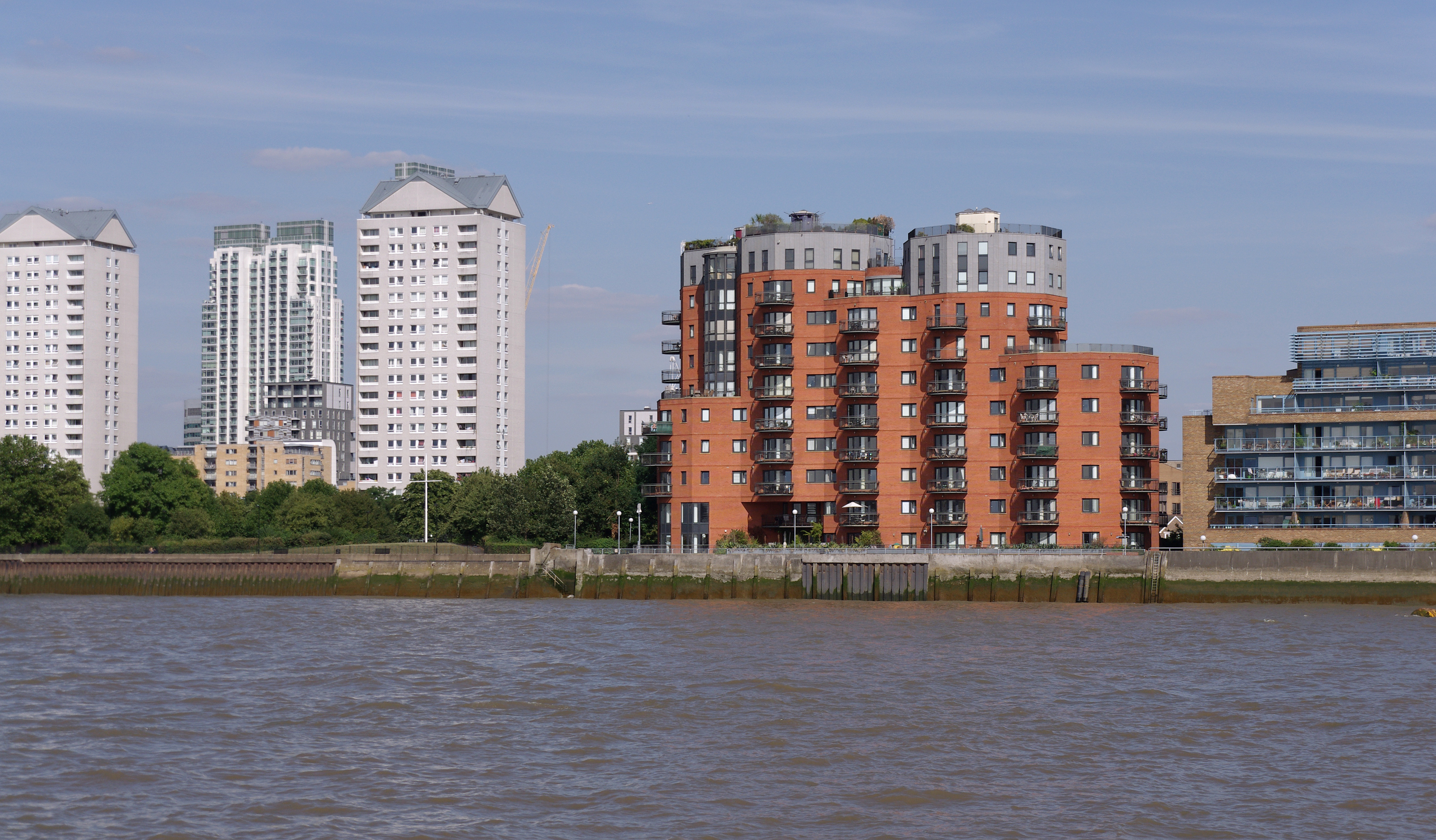 London MMB «Q2 River Thames