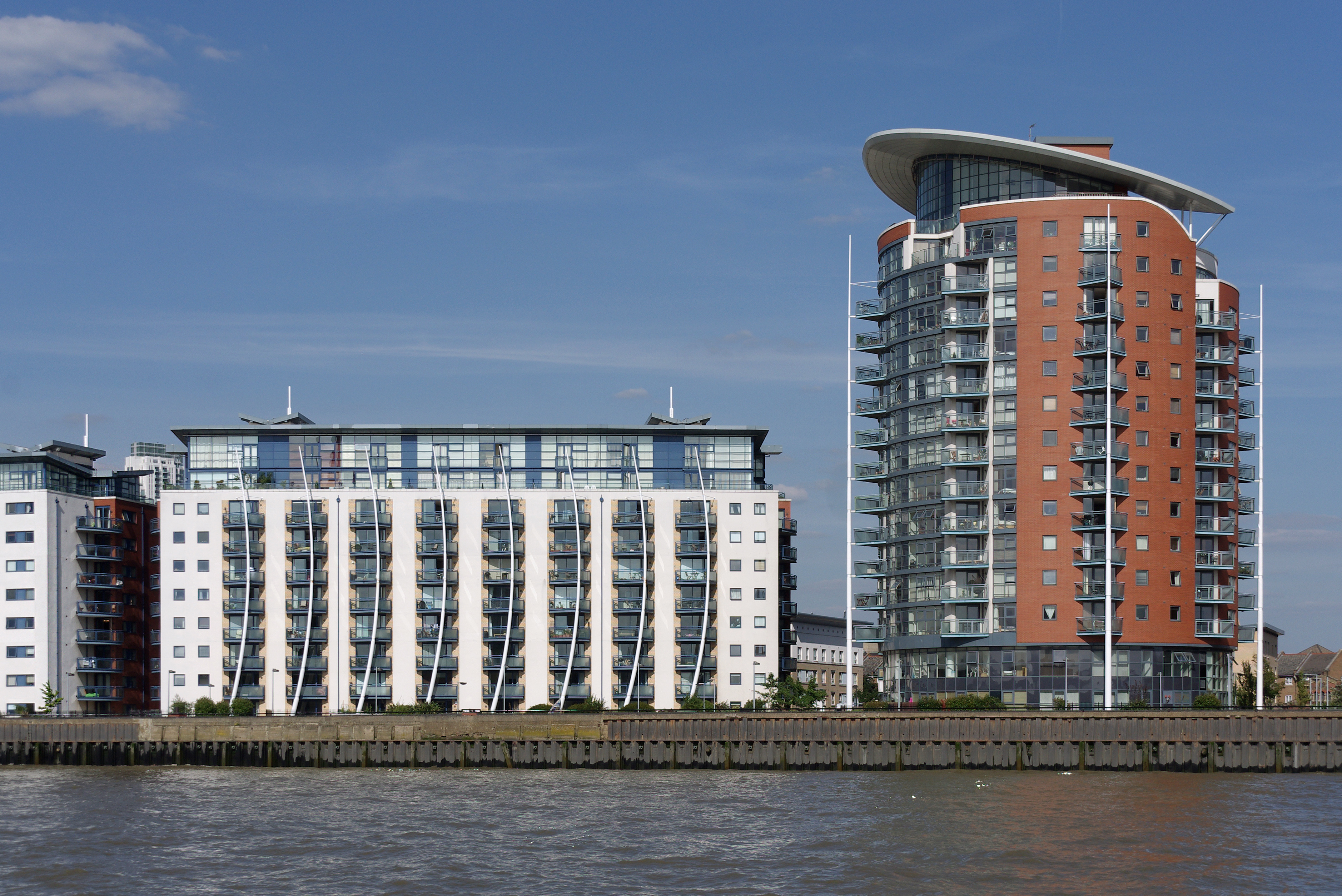 London MMB «Q6 River Thames