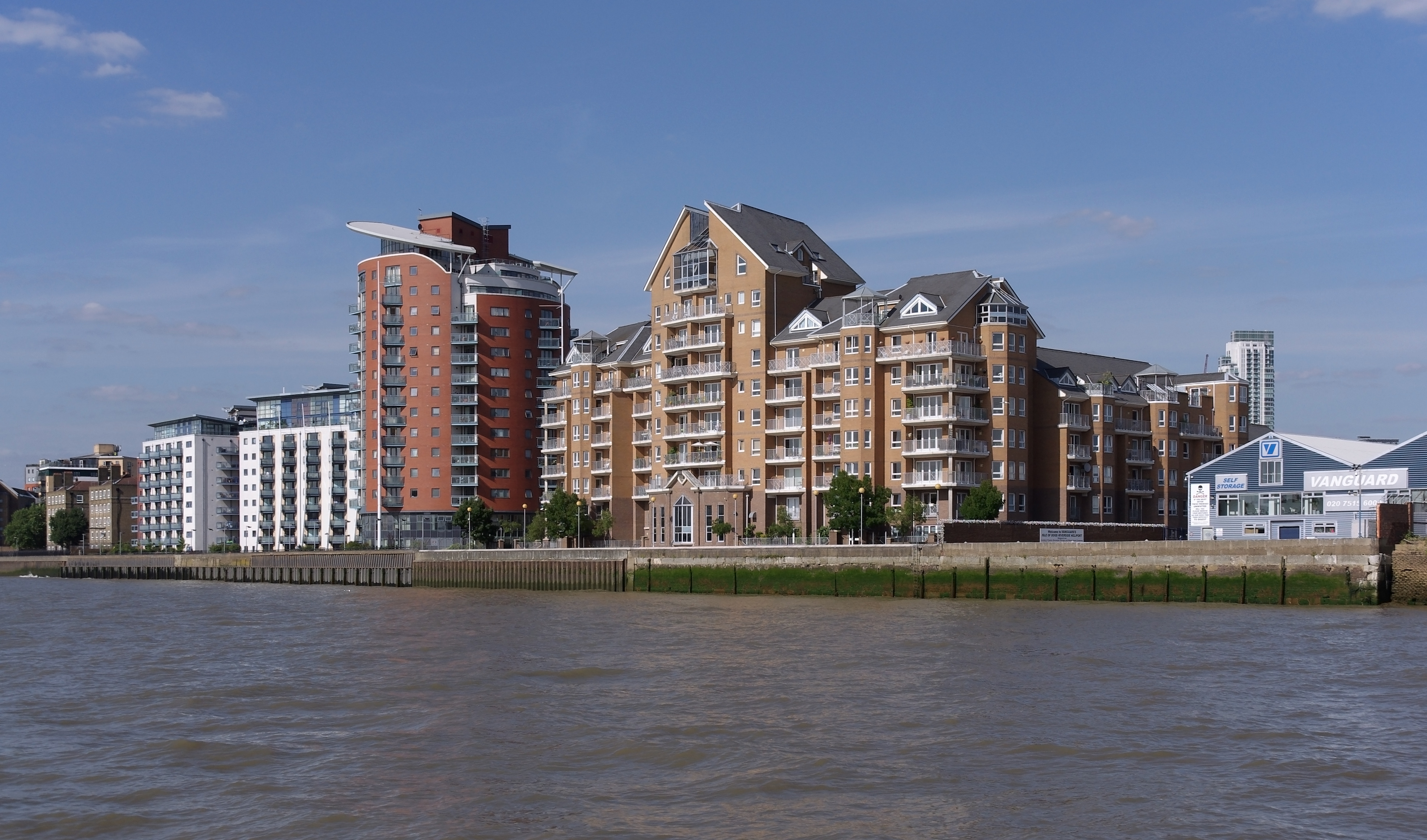 London MMB «Q7 River Thames