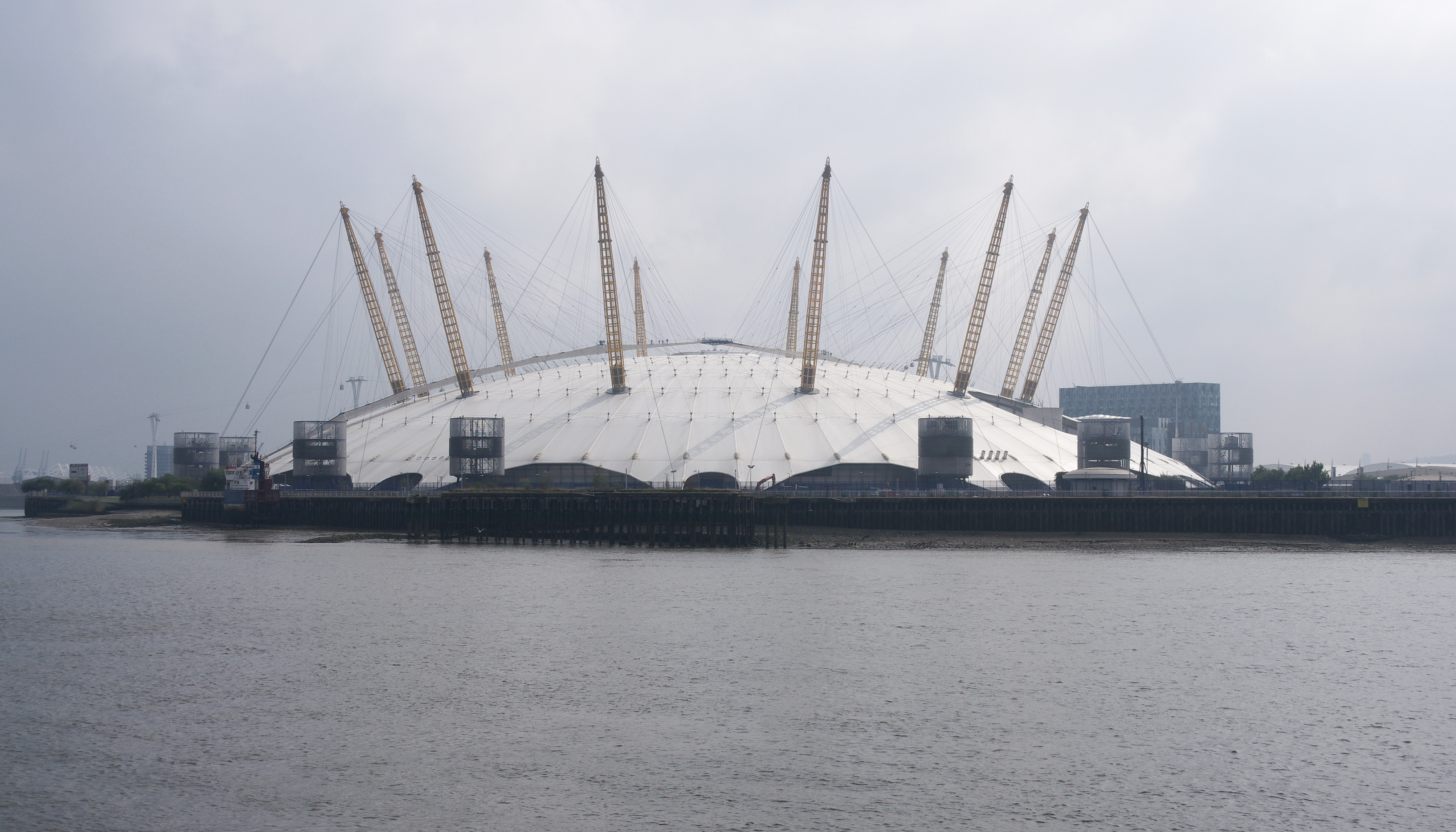 London MMB «U2 River Thames and Millennium Dome