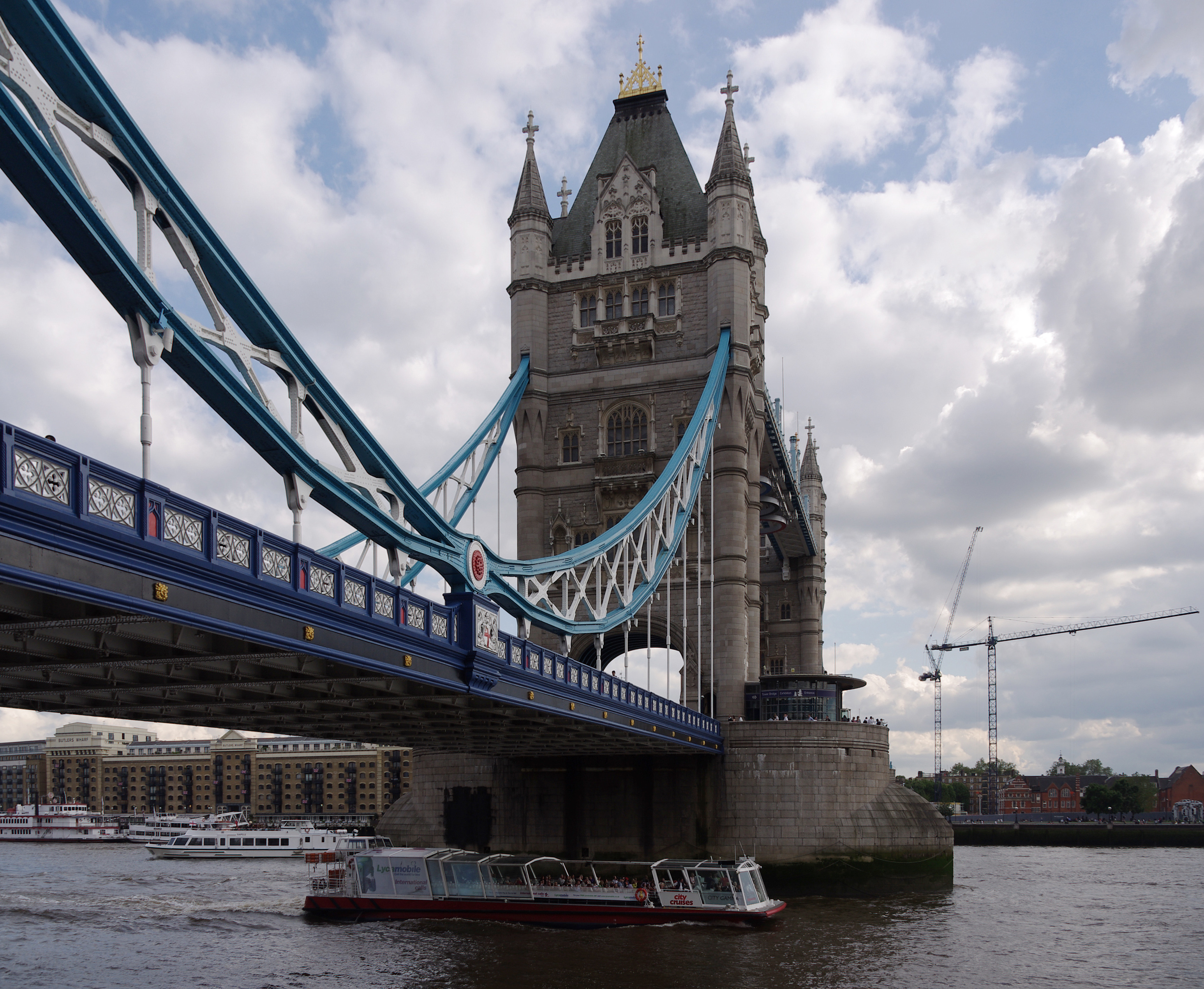 London MMB K5 Tower Bridge